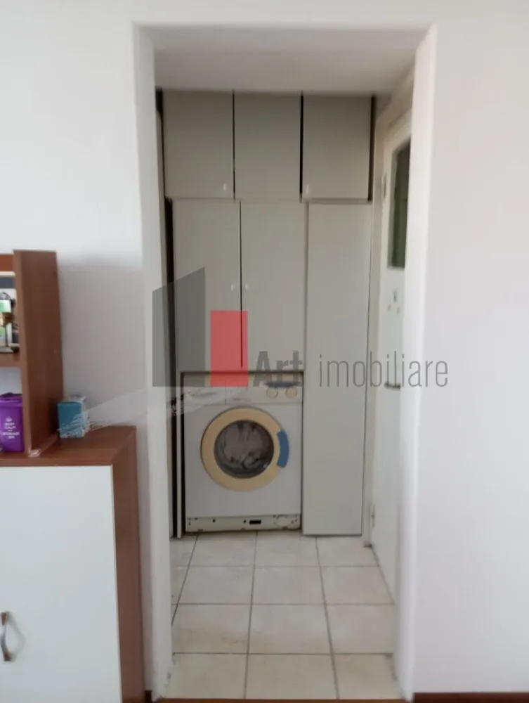 2 camere Drumul Taberei Plaza - Va prezentam spre vanzare un apartament situat in Cartierul Drumul Taberei, langa Mall Plaza, 

Apartamentul se afla la 5/10, este cf.2, semidecomandat, curat si are actele pregatite pentru vanzare. 

Blocul se află lângă st STB, lab5 min de metrou, aproape de Lidl, numeroase magazine, școală , grădiniță, parc, piata

Pentru detalii sau vizionare va stam la dispozitie: 0757894152