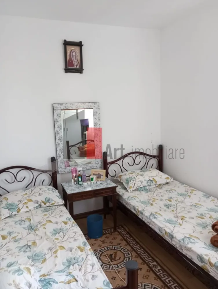 2 camere Drumul Taberei Plaza - Va prezentam spre vanzare un apartament situat in Cartierul Drumul Taberei, langa Mall Plaza, 

Apartamentul se afla la 5/10, este cf.2, semidecomandat, curat si are actele pregatite pentru vanzare. 

Blocul se află lângă st STB, lab5 min de metrou, aproape de Lidl, numeroase magazine, școală , grădiniță, parc, piata

Pentru detalii sau vizionare va stam la dispozitie: 0757894152