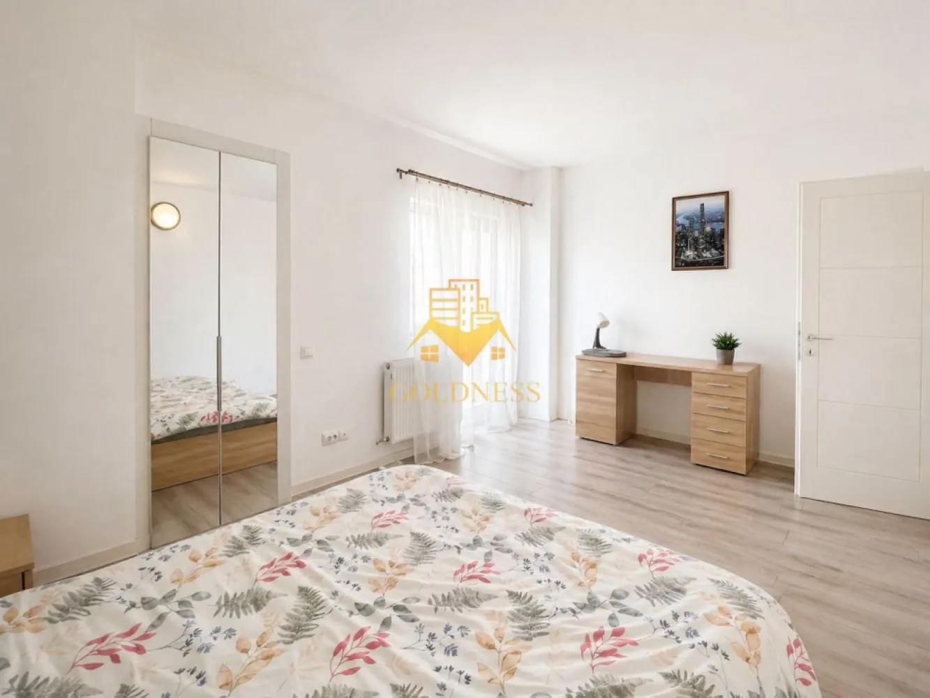 2 camere open space, Modern, Parcare, Zorilor, Zona Golden Tulip - GOLDNESS Imobiliare vă propune spre închiriere un apartament cu  2 camere complet mobilat și utilat, la etajul 3, în Cartierul Zorilor. 
 
Deține loc de parcare subteran. 

Se află în apropierea stațiilor de transport în comun, magazine, restaurante, spații verzi, farmacii, etc. 
 Apartamentul este compartimentat astfel:

 - dormitor cu pat matrimonial, dressing separat, noptiere 
 - living cu bucatarie open space complet utilată și mobilată, canapea extensibilă, loc de servit masa 
 - baie cu cabină de duș, calorifer port prosop și dulap pentru depozitare.
 - două balcoane.

Imobilul este dotat cu toate cele necesare- centrală proprie, frigider, aragaz, hotă, mașină de spălat haine,   etc. 

Dacă sunteți interesați de acest apartament și doriți să îl vizionați, dar și pentru alte oferte nu ezitați să ne contactați telefonic sau prin e-mail. Vă stăm la dispoziție!
Pentru intermediere se percepe un comision de 50% din prețul chiriei!