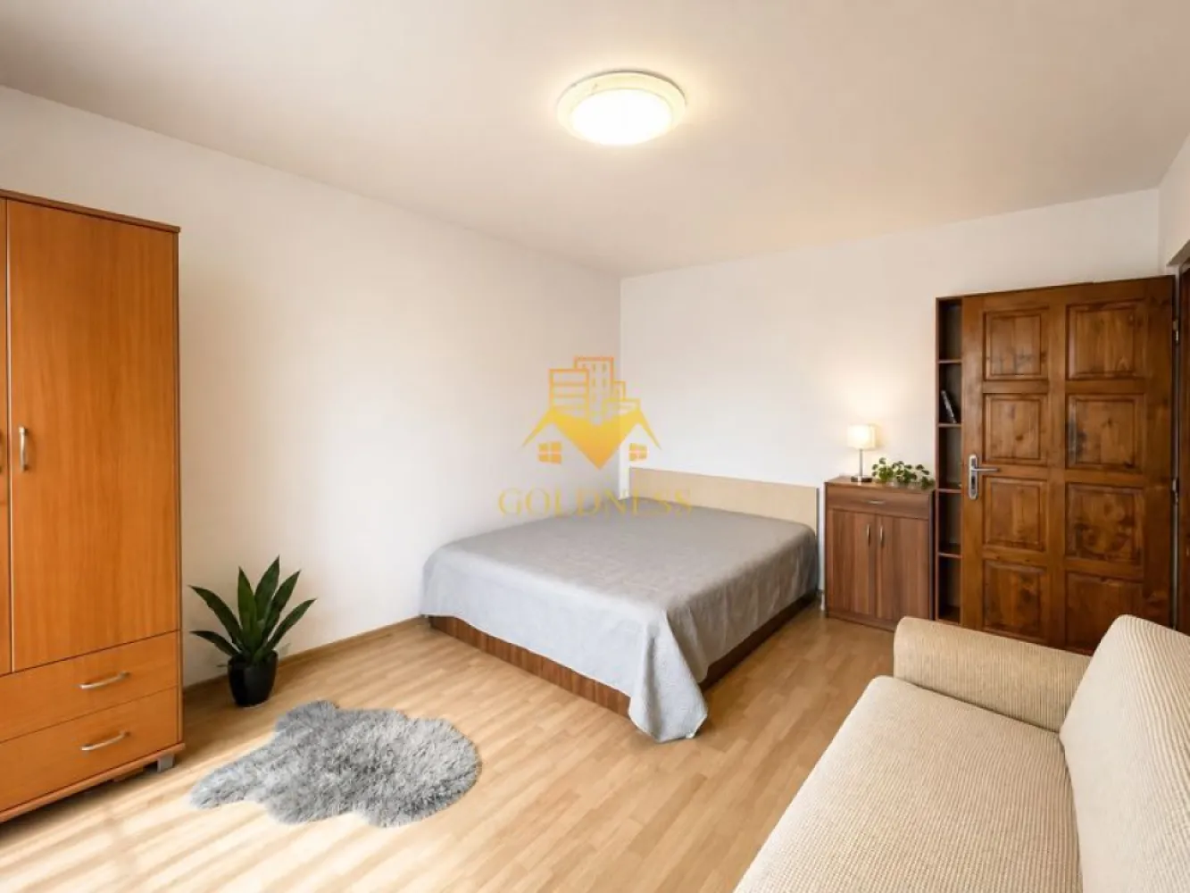 2 camere decomandate, balcon, Marasti, OMV, Iulius Mall, Fsega,Parcare - GOLDNESS Imobiliare vă propune spre închiriere un apartament cu 2 camere complet mobilat și utilat, la etajul 8 într-un imobil de 8 etaje, în Cartierul Marasti .
Loc de parcare inclus!

Se află în apropierea stațiilor de transport în comun, magazine, restaurante, spații verzi, farmacii, etc. 

Apartamentul este compartimentat astfel:
 - dormitor cu pat matrimonial, dulap, 
 - dormitor cu pat matrimonial, dulap, 
 - bucatarie open space complet utilată și mobilată,, loc de servit masa 
 - baie cu cada, calorifer port prosop și dulap pentru depozitare.

Imobilul este dotat cu toate cele necesare- centrală proprie, frigider, aragaz, hotă, mașină de spălat haine, etc. 

Dacă sunteți interesați de acest apartament și doriți să îl vizionați, dar și pentru alte oferte nu ezitați să ne contactați telefonic sau prin e-mail. Vă stăm la dispoziție!
Pentru intermediere se percepe un comision de 50% din prețul chiriei!