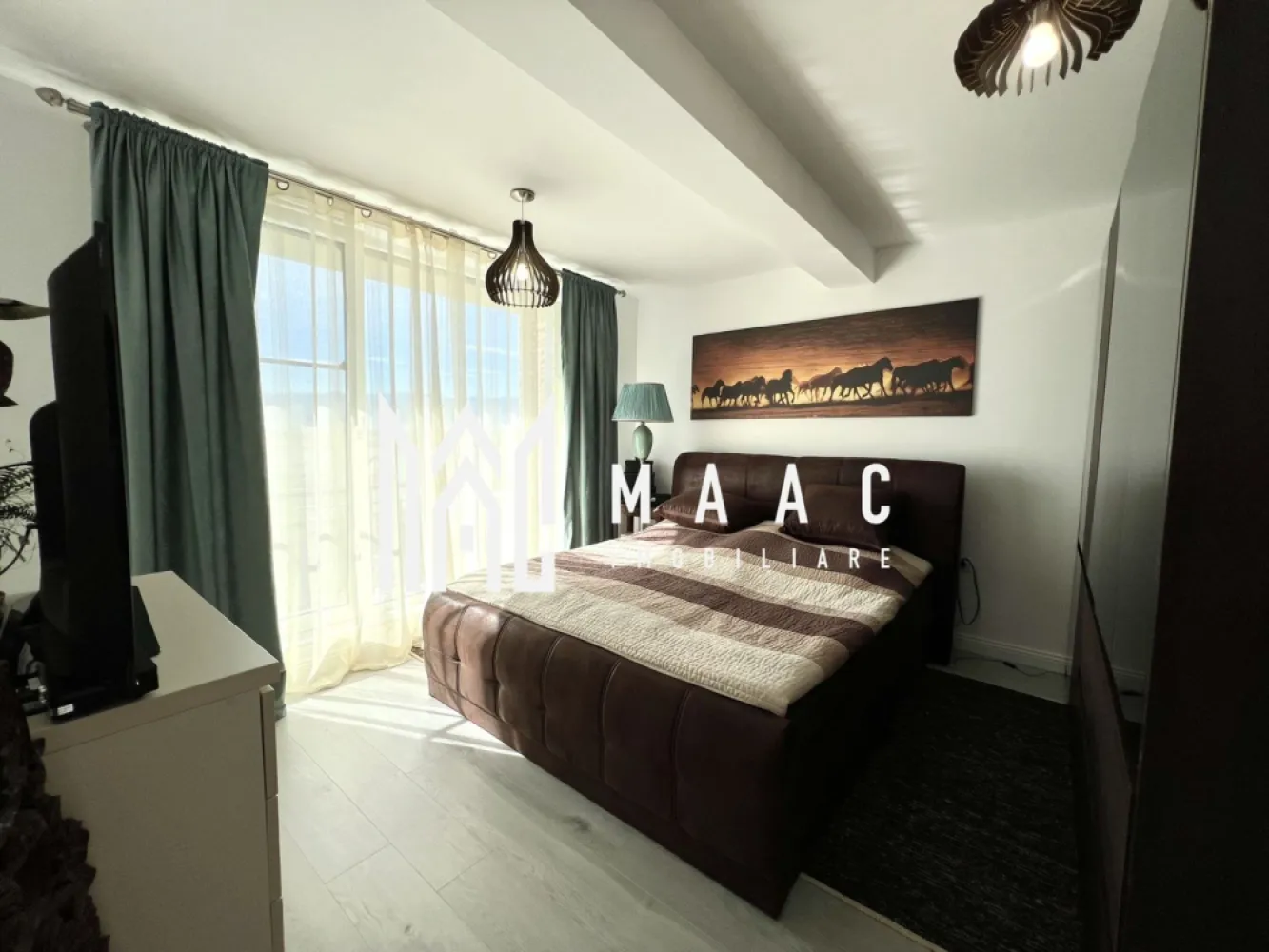 Casa insiruita I 4 camere I Cristian - MAAC Imobiliare va propune spre vanzare o casa amplasata in zona intrarii in localitatea Cristian.

Locuinta are o suprafata utila de 119 mp compartimentata astfel:
- parter: living, bucatarie, baie, camera tehnica;
- etaj 1: 2 dormitoare, hol, baie, balcon-9mp
- etaj 2: dormitor, baie, terasa-23mp

Proprietatea are curte-cca 80 mp si doua locuri de parcare.

Se vinde mobilata si utilata. Disponibila imediat.

Pentru mai multe detalii precizati telefonic ca ati vazut anuntul cu ID: CP1599996
