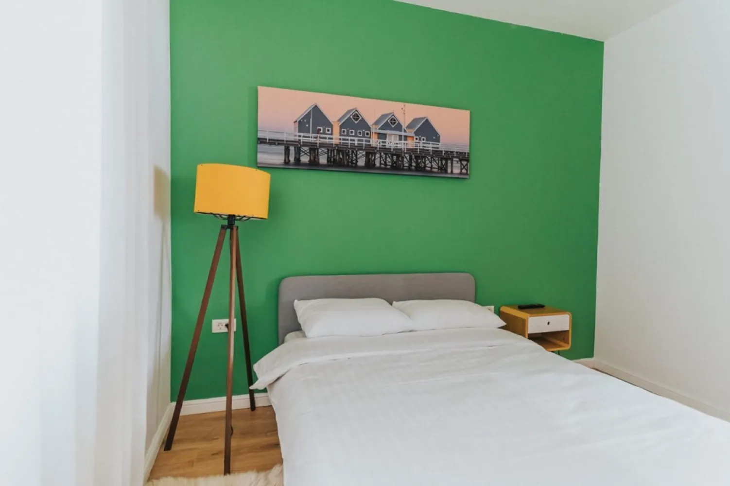 3 camere, ultracentral, Oradea. 750 Euro/lună + TVA (neg). Comision 0