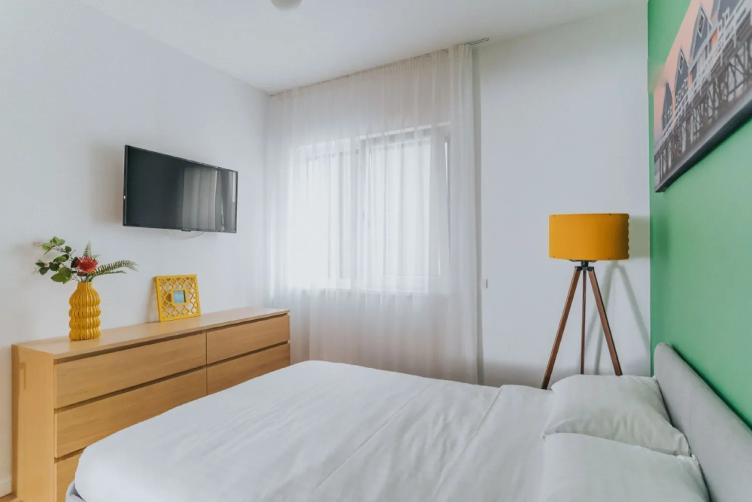 3 camere, ultracentral, Oradea. 750 Euro/lună + TVA (neg). Comision 0
