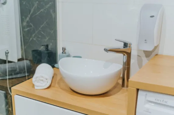 3 camere, ultracentral, Oradea. 750 Euro/lună + TVA (neg). Comision 0
