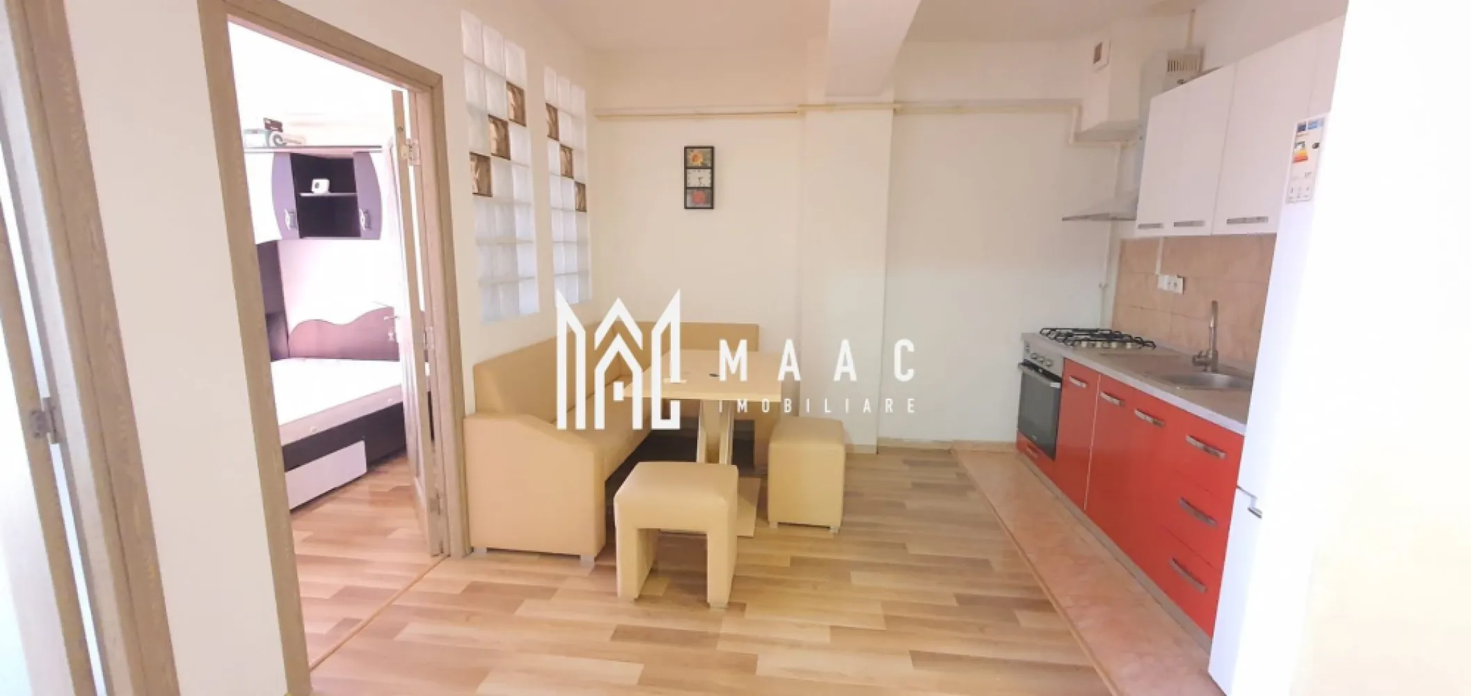 Apartament 2 Camere | Etaj Intermediar | zona Dedeman - MAAC Imobiliare va propune o oportunitate de aur în zonă liniștită: Apartament cu 2 camere, mobilat modern, parcare cu barieră.
Dacă căutați un cămin perfect sau o investiție sigură, acest apartament cu 2 camere este răspunsul. Situat într-o zonă liniștită, dar extrem de bine conectată, oferă tot confortul și practicitatea necesare unei vieți moderne.

Detalii care fac diferența:

* Spațiu generos și primitor:** Apartamentul beneficiază de o suprafață generoasă, distribuită inteligent pentru a asigura un trai confortabil.
* Gata de locuit, imediat:** Este complet mobilat cu mobilier modern și de calitate superioară, aducând un aer contemporan și sofisticat. Finisajele recente sunt impecabile.
* Lumină și prospețime:** Datorită dispunerii excelente, spațiul este luminos natural pe tot parcursul zilei și bine aerisit, creând o atmosferă sănătoasă și plăcută.
* Liniște și securitate:** Parcarea cu acces controlat prin barieră vă oferă pace și siguranță pentru autovehiculul dumneavoastră.

Locație excelentă – totul la îndemână:

Poziția este unul dintre punctele forte majore. Situat **în spatele magazinului Dedeman**, apartamentul vă pune la doar câțiva pași de toate necesitățile zilnice:
* Magazine** și supermarketuri pentru cumpărături facile.
* Școli și grădinițe în proximitate, ideal pentru familii.
* Stații de transport în comun la distanță scurtă, asigurând legături rapide către orice punct al orașului.

Această combinație perfectă între liniștea unei zone rezidențiale și accesibilitatea imediată la facilități face din acest apartament o alegere de excepție atât pentru cei care doresc să se stabilească, cât și pentru investitori, având un potențial mare de închiriere.

Nu lăsați șansa să vă scape!

Acest apartament reunește tot ceea ce vă puteți dori: condiții excelente, locație privilegiată și stare impecabilă.
Contactați-ne chiar acum pentru mai multe informații sau pentru a programa o vizionare și a vedea cu ochii dumneavoastră această oportunitate!
Pentru mai multe detalii precizati telefonic ca ati vazut anuntul cu ID CP2886873