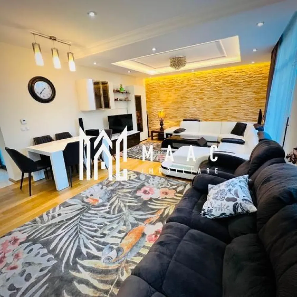 Casă modernă și elegantă • 4 camere | 135mp utili + terasă 55 mp | Curte 180mp - MAAC Imobiliare vă propune spre vânzare o casă modernă și elegantă, situată pe strada George Coșbuc din Șelimbăr – o zonă liniștită, cu acces rapid către Shopping City Sibiu, parcuri și zone de recreere, grădinițe, școli și transport în comun. Suprafață utilă: 134,5 mp Terasă: 55 mp (etaj retras) Teren: 249,5 mp Curte liberă: cca. 180 mp Compartimentare: • Parter: living generos cu aer elegant, bucătărie open-space + bucătărie închisă complet utilată, baie de serviciu, acces direct către curte. • Etaj: 3 dormitoare spațioase, baie mare cu jacuzzi. • Etaj retras: baie cu duș, mașină de spălat rufe, terasă panoramică de 55 mp. Dotări & finisaje: • Mobilier premium la comandă, canapele Mobexpert și Divani & Sofa. • Tavane cu spoturi și iluminat LED ambiental. • Marmură la parter (hol, bucătării și baie de serviciu), lemn natural în living. • Scară din lemn masiv cu balustradă din fier forjat decorativ. • Tâmplărie QFORT tripan, centrală Viessmann, instalații electrice Schneider. Exterior & facilități: • Curte elegant amenajată cu gazon, plante decorative și gard viu din tuia. • Sistem automat de irigații pentru gazon și flori. • Poartă de acces și poartă de garaj automatizate cu telecomandă. • Două locuri de parcare în curte. • Căsuță de grădină pentru depozitare. Locuința se predă complet mobilată și utilată, într-o stare foarte bună. 📞 Contactează-ne pentru mai multe detalii sau pentru a programa o vizionare, menționați CP2676807 ! }}