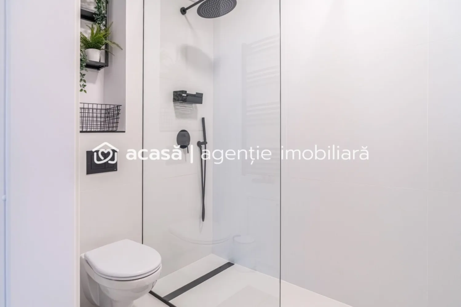 VÂNDUT! Apartament amenajat complet. - APARTAMENT VÂNDUT!

 2 CAMERE | ZONĂ ULTRACENTRALĂ ARAD
Strada Cozia, în imediata apropiere a Teatrului Ioan Slavici, Piata Avram Iancu.

Un apartament într-un bloc nou, amenajat impecabil, gândit pentru cei care vor calitate, poziție și valoare pe termen lung.

• 2 camere, compartimentare practică
• Etaj 2 din 4, cu ascensor
• Bloc nou, construit după standarde actuale
• Amenajat premium, cu atenție maximă la detalii
• Zonă excelentă – aproape de școli și Bulevardul Revoluției
• Ideal atât pentru locuire, cât și pentru închiriere imediată

Perfect pentru o familie tânără cu pretenții, aflată la început de drum, sau pentru un investitor care caută o proprietate sigură, ușor de închiriat în regim hotelier sau pe termen lung, într-una dintre cele mai accesibile zone din Arad.

Sună acum pentru detalii și programarea unei vizionări.

📞 Andrei Caracioni 0757 662 907

🔹 Proprietatea este scoasă pentru prima dată la vânzare pe piață
🔹 Comision 0% pentru cumpărător.

Cod proprietate: CP2862056