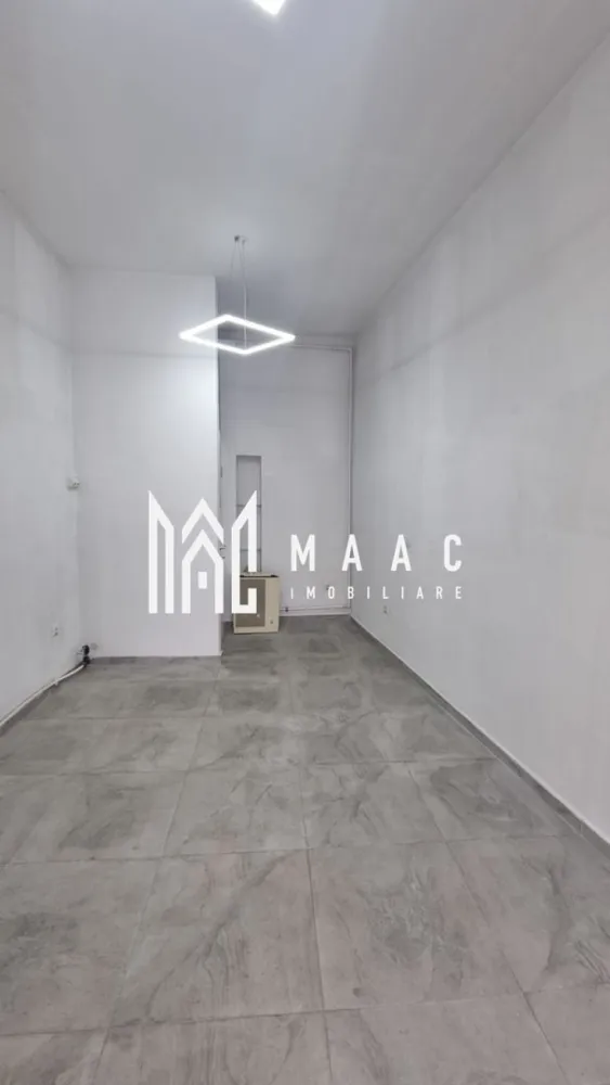 Spatiu comercial | Vitrină | 17 MPU | Orașul de Jos - MAAC Imobiliare vă propune spre vânzare un spațiu comercial cu o poziționare strategică direct la stradă.
 Amplasarea este definită de un trafic intens, oferind o expunere directă și constantă în fața trecătorilor, ceea ce reprezintă un avantaj competitiv pentru orice activitate care depinde de vizibilitate stradală.

Proprietatea are o suprafață utilă de 17 mp și include un grup sanitar propriu. 

Având dimensiuni compacte, spațiul este strict destinat unei afaceri de mici dimensiuni, fiind ideal pentru un punct de lucru care necesită eficiență maximă într-o zonă circulată a orașului. 

Este o soluție practică pentru activități de tip retail de mici dimensiuni, servicii sau birou de contact, unde proximitatea față de fluxul pietonal și auto este esențială.

Locația permite accesul rapid și facil, fiind ușor de reperat în peisajul urban al zonei Orașul de Jos a Sibiului.

Condiții închiriere:
-garanție în cuantumul unei chirii lunare.

 Proprietatea se pretează pentru antreprenorii care caută un spațiu mic, dar cu impact vizual mare datorită deschiderii la stradă, vitrinei și tranzitului ridicat din zonă.

Pentru programarea unei vizionări sau mai multe detalii ,contactați-ne specificând codul proprietății de identificare ID: CP2815211.