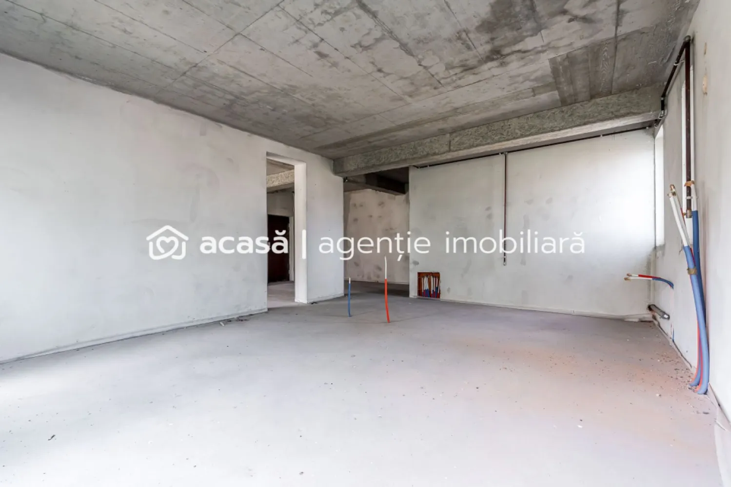 Apartament 2 camere decomandat | BERMO | Banu Mărăcine - Vă propun spre vânzare un apartament cu 2 camere, decomandat, situat la etajul 3 din 5 al unui imobil construit în 2010, prevăzut cu lift.

Locuința are o suprafață utilă de 64 mp și se predă la gri, oferind posibilitatea amenajării după propriul gust. Apartamentul dispune de instalație pregătită pentru încălzire în pardoseală.

Avantaje:
zonă liniștită și apreciată
etaj intermediar
bloc cu lift
compartimentare decomandată
ideal pentru locuit sau investiție

Preț: 92.000 Euro.

📞 Pentru mai multe detalii sau programarea unei vizionări, contactați-mă la numărul: 0742 267 773

Andreea Szuchanszki consultant imobiliar