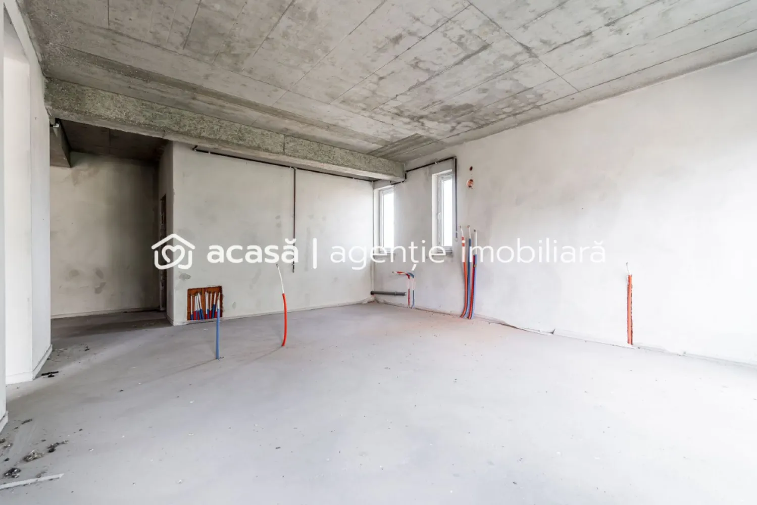 Apartament 2 camere decomandat | BERMO | Banu Mărăcine - Vă propun spre vânzare un apartament cu 2 camere, decomandat, situat la etajul 3 din 5 al unui imobil construit în 2010, prevăzut cu lift.

Locuința are o suprafață utilă de 64 mp și se predă la gri, oferind posibilitatea amenajării după propriul gust. Apartamentul dispune de instalație pregătită pentru încălzire în pardoseală.

Avantaje:
zonă liniștită și apreciată
etaj intermediar
bloc cu lift
compartimentare decomandată
ideal pentru locuit sau investiție

Preț: 92.000 Euro.

📞 Pentru mai multe detalii sau programarea unei vizionări, contactați-mă la numărul: 0742 267 773

Andreea Szuchanszki consultant imobiliar