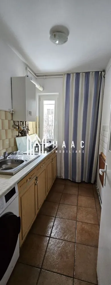 Apartament 2 camere | 37 MPU | N.IORGA - MAAC Imobiliare vă propune spre vânzare un apartament primitor, ideal pentru un cuplu, o persoană singură sau pentru investiție. 

✔ Locație avantajoasă – Aproape de școli, magazine, transport public și alte facilități.
✔ Etaj intermediar (3/5) – Perfect pentru confort și accesibilitate.
✔ Renovări recente – Baia complet renovată în 2024, iar centrala termică nouă, schimbată în 2023, asigură eficiență energetică.
✔ Spațiu optimizat – 37 mp utili, fără balcon, compartimentare funcțională și confortabilă.
✔ Se predă parțial mobilat – Detalii suplimentare la vizionare.

Pentru mai multe detalii și pentru programarea unei vizionări, vă rugăm să specificați ID-ul anunțului: CP2440870