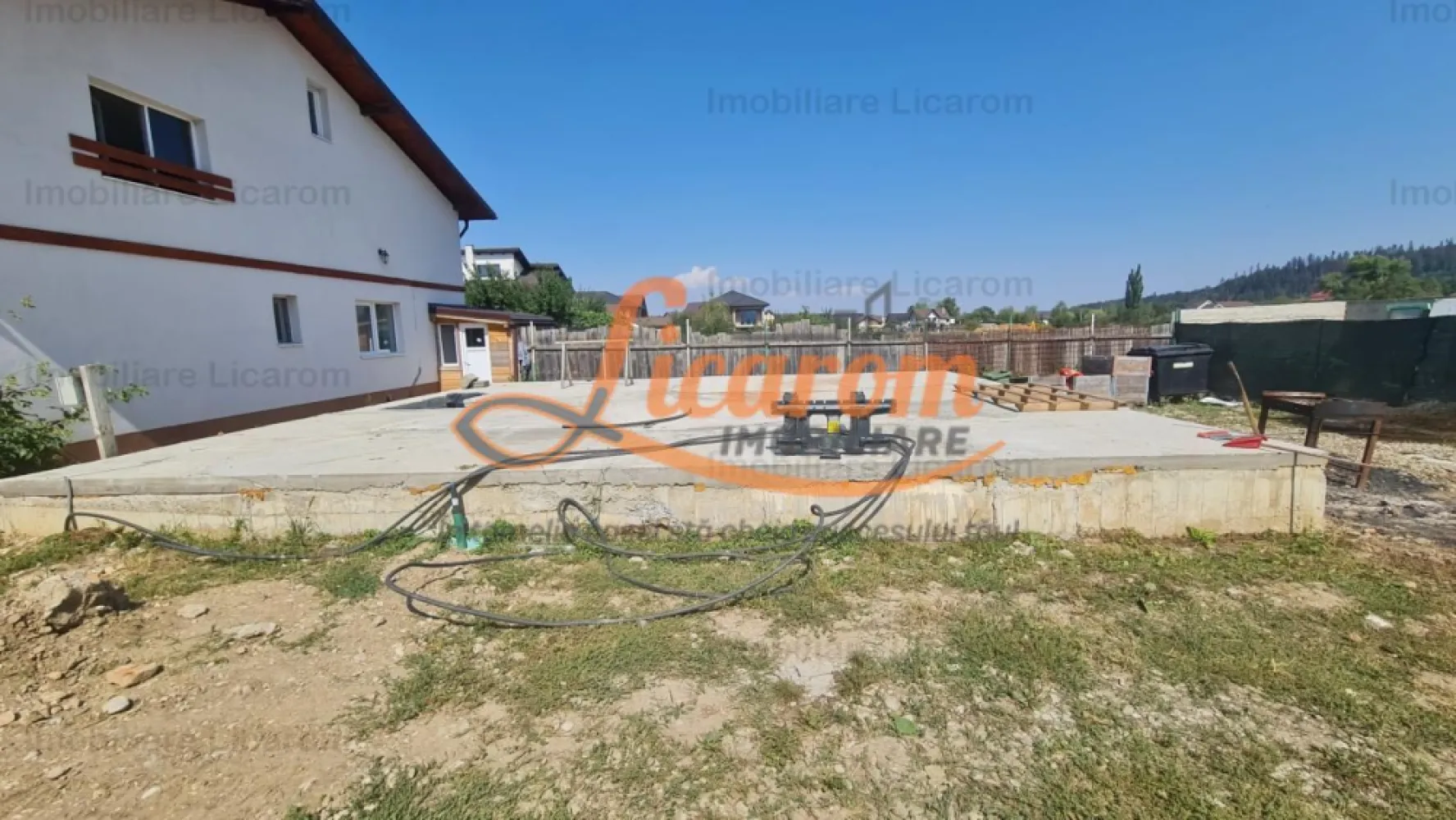 Proprietate in Cristian cu trei constructii+o fundatie,450000euro