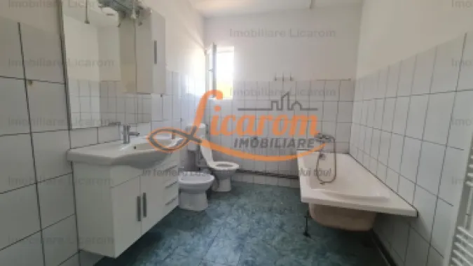Proprietate in Cristian cu trei constructii+o fundatie,450000euro