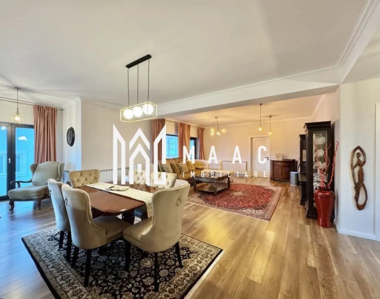 Casă 4 Camere | 216 MPU | Teren 600 mp | Vedere Panoramică | Tocile - Maac Imobiliare are plăcerea de a vă prezenta o casă nou construită, amplasată într-o zonă deosebit de liniștită din Tocile, ce oferă o priveliște spectaculoasă asupra Munților Făgăraș. Această reședință a fost concepută pentru a răspunde celor mai înalte standarde de confort și funcționalitate, îmbinând eleganța arhitecturii moderne cu avantajele unei locații pitorești. Caracteristici principale: Suprafață utilă: 216 mp Parter: 130 mp Demisol: 80 mp Teren: 600 mp Compartimentare inteligentă: Demisol: bucătărie mobilată, baie modernă, garaj, spațiu de depozitare Parter: living luminos, 3 dormitoare (inclusiv matrimonial cu baie proprie), bucătărie modernă, 2 băi Pod: spațiu cu potențial de extindere sau amenajare Dotări și utilități: Apă curentă, fosă septică, internet Cameră tehnică cu centrală pe lemne Construcție recentă, finisaje moderne De ce să alegi această proprietate? ✔ Priveliște panoramică către Munții Făgăraș ✔ Zonă liniștită, aproape de Sibiu, perfectă pentru reședință permanentă sau de vacanță ✔ Construcție recentă, gândită pentru confort și funcționalitate ✔ Investiție sigură, într-o zonă cu potențial imobiliar în creștere Această proprietate nu este doar o locuință, ci o oportunitate de a trăi un stil de viață aparte, în armonie cu natura, dar cu acces la toate facilitățile moderne. Pentru detalii suplimentare și programarea unei vizionări, vă rugăm să ne contactați, menționând ID: CP2696777. }}