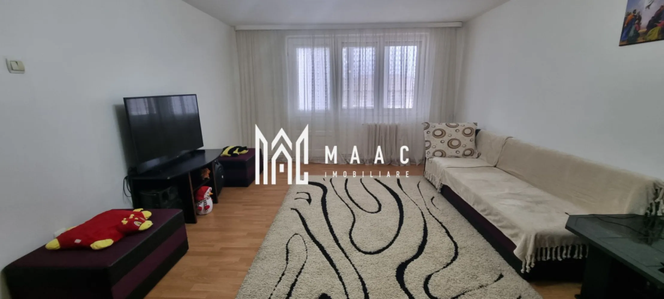 Apartament 2 Camere I 59 MPU I Decomandat I Balcon I Central - 🏡 Dacă sunteți în căutarea unui apartament decomandat de 2 camere, cu 59 mp utili, compartimentare practică și dotări moderne, această ofertă este exact ce aveți nevoie!

Compartimentare și avantaje:
Apartamentul este situat la etajul 5 și oferă un living generos de 23 mp, perfect pentru relaxare și socializare, completat de un balcon închis. Dormitorul spațios asigură confort și intimitate, iar bucătăria închisă, cu cămară, păstrează eficiența spațiului. Baia dispune de geam pentru aerisire, iar holul de acces este optimizat pentru depozitare.

Dotări și finisaje:
✅ Centrală proprie, asigurând confort termic și costuri reduse ✅ Mobilat și utilat, gata de locuit ✅ Geamuri termopan✅ Suprafață de 60 mp în pod, cotă parte a apartamentului ✅ Balcon închis, ideal pentru extra spațiu

Zona – liniștită, dar aproape de tot ce contează!
Situat în zona centrală, acest apartament îmbină accesibilitatea cu intimitatea. Locuința este ferită de zgomotul urban, dar în același timp, la doar câțiva pași de puncte de interes, transport public, magazine și restaurante.

📍 Nu ratați această oportunitate! Contactați MAAC Imobiliare pentru detalii și vizionare – ID CP2372384!