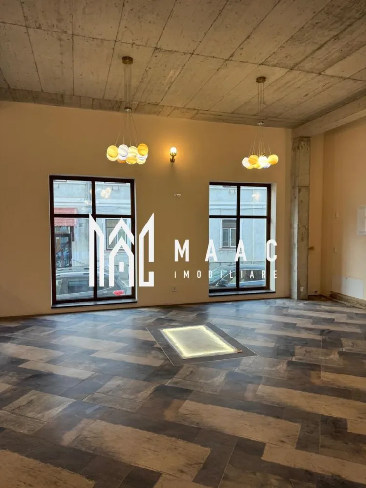 Spatiu Comercial I Open Space I Central - Va propunem spre inchiriere un spatiu comercial pretabil spre inchiriere situat la parterul si demisolul unui imobil din zona Centrala.

- spațiu comercial situat la parter 90 mp open space, suprafața vitrata mare la strada , înălțime 4 m, curent trifazic , încălzire in pardoseala, toaletă separată..
 Terasă adiacentă cu acces din spațiu 40 mp gratis.

- ⁠spațiu comercial situat la demisol 180 mp ,înălțime 4m , 2 uși da acces .

- ⁠Spațiile se pot închiria împreună sau separat la stadiul de gri ,se amenajează de chiriași în funcție de scopul destinației .

Se inchiriaza pe termen lung.

Pentru mai multe detalii precizati telefonic ca ati vazut anuntul cu ID: CP2297272