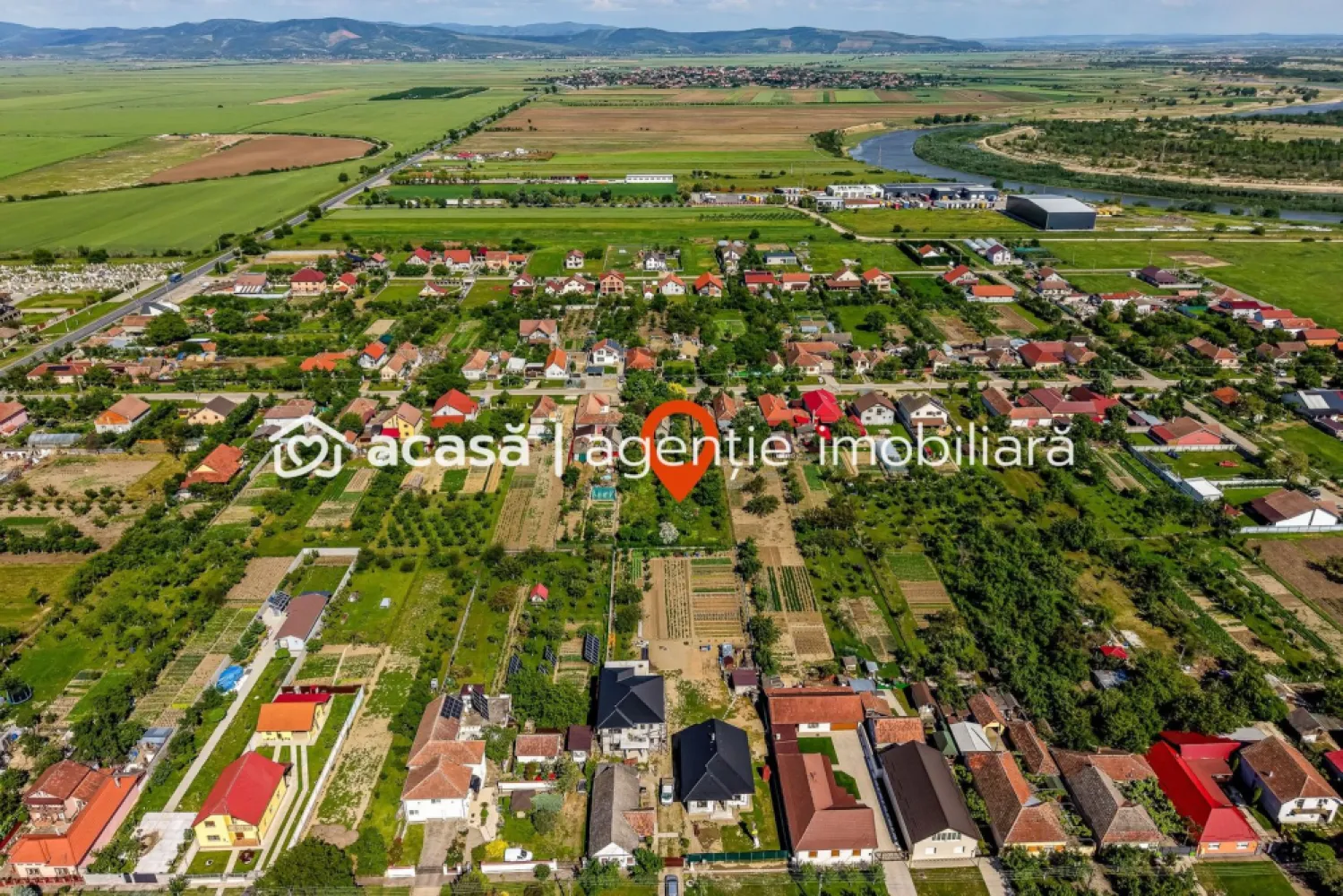 Teren intravilan 1594 mp în Cicir – la doar 9 km de Arad! - COMISION 0 - 📍 Locația ideală pentru cei care își doresc liniște, spațiu și acces rapid către oraș.
Dacă visezi să construiești casa potrivită pentru familia ta, într-o zonă liniștită, dar aproape de Arad, acest teren poate fi alegerea potrivită.

🔑 Detalii proprietate:
✔ Suprafață teren: 1.594 mp
✔ Teren intravilan
✔ Acces facil către Arad – doar 9 km distanță
✔ Utilități disponibile:
💧 Apă curentă
⚡ Curent electric
🔥 Gaz disponibil la stradă

🌳 Suprafața oferă suficient spațiu pentru construcția unei locuințe, amenajarea unei grădini sau a unei zone de relaxare, într-un cadru liniștit.
➕ Opțional, contra cost, se poate achiziționa și parcela aflată în dreapta drumului de acces:
✔ Aproximativ 900 mp teren
✔ Construcție din bolțari de aproximativ 80 mp
✔ Potențial pentru extindere, depozitare sau proiect suplimentar

✨ O oportunitate potrivită atât pentru construcția unei locuințe personale, cât și pentru investiție, într-o zonă aflată aproape de Arad.
📞 Pentru mai multe informații sau programarea unei vizionări: 0755 274 519 - Daniel Hord – Consultant imobiliar

Nu dispui de toată suma? Te ajutăm noi gratuit! Îți obținem oferte de la 16 bănci.
Ai o proprietate de vânzare în Arad și vrei să știi cât valorează cu adevărat?
Sună-mă pentru o evaluare gratuită, fără obligații!

Birou: ACASĂ | Agenție imobiliară Arad
Bulevardul Decebal 2, Arad 310133