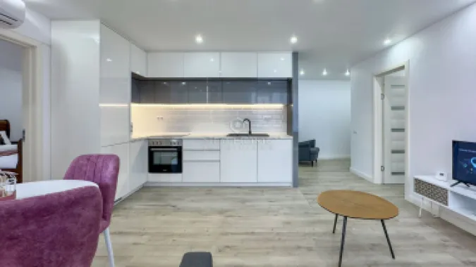 Apartament cu 3 camere de închiriat în zona Centrală