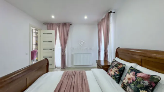 Apartament cu 3 camere de închiriat în zona Centrală