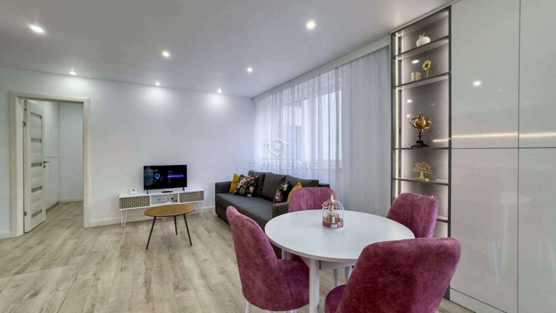 Apartament cu 3 camere de închiriat în zona Centrală