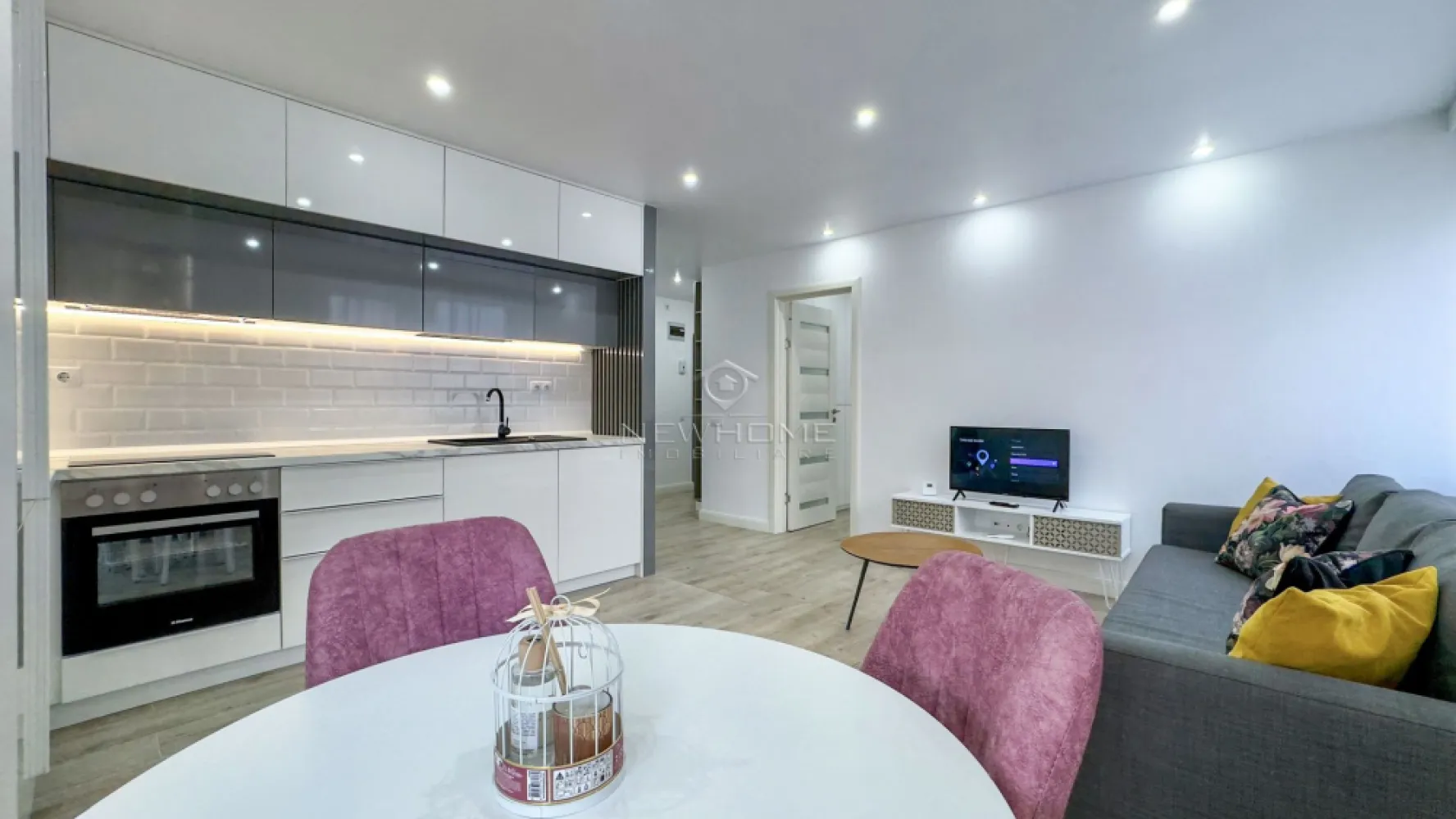 Apartament cu 3 camere de închiriat în zona Centrală