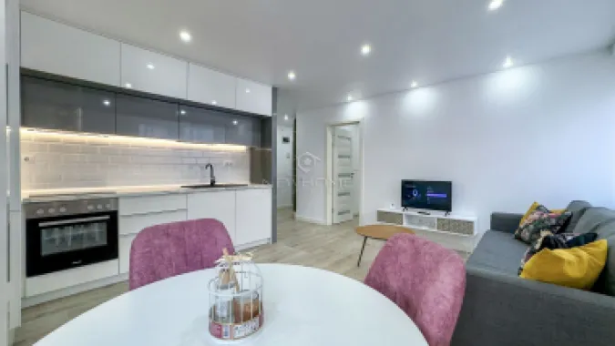 Apartament cu 3 camere de închiriat în zona Centrală