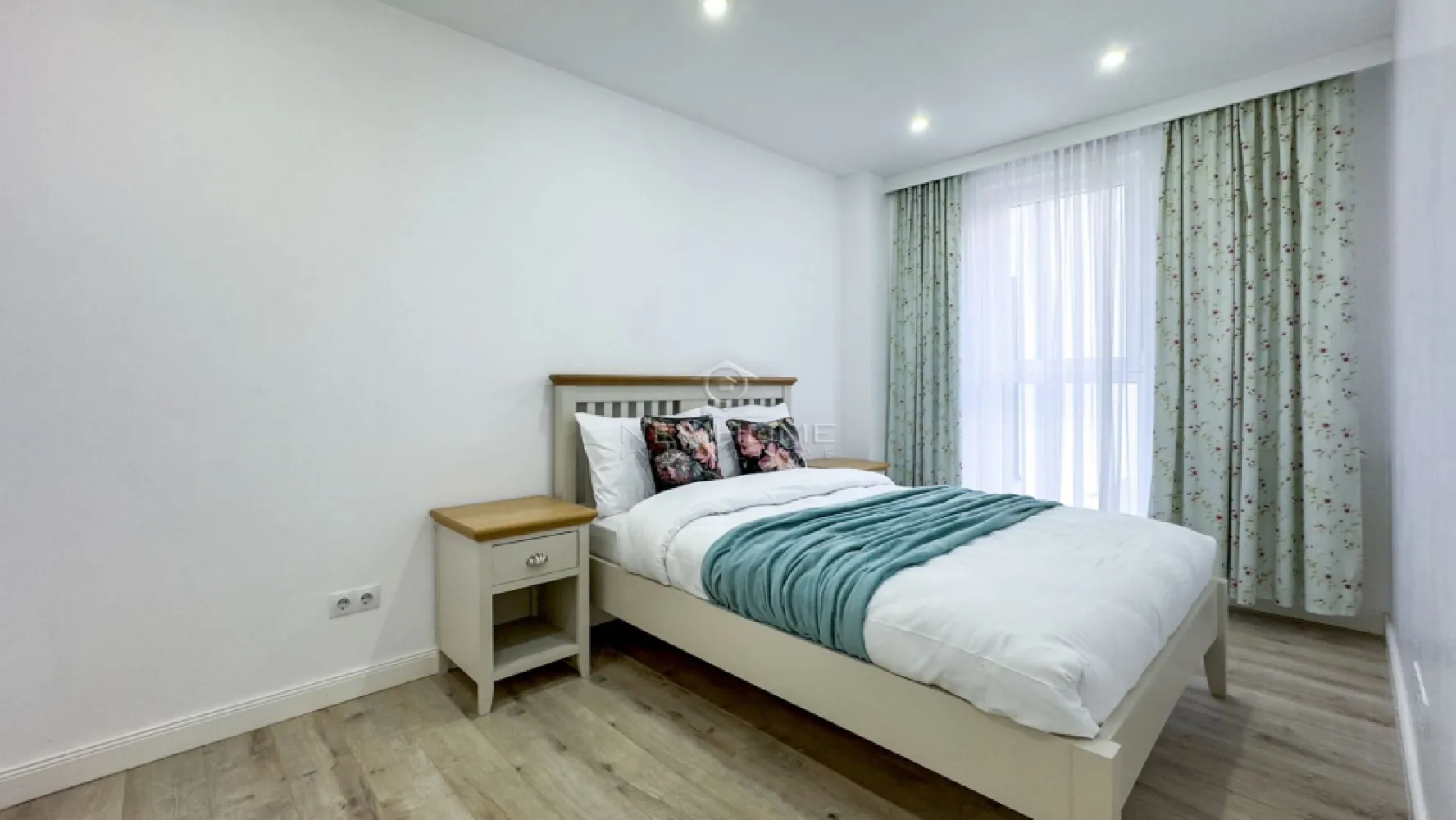 Apartament cu 3 camere de închiriat în zona Centrală