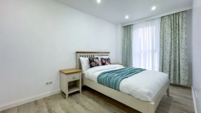 Apartament cu 3 camere de închiriat în zona Centrală