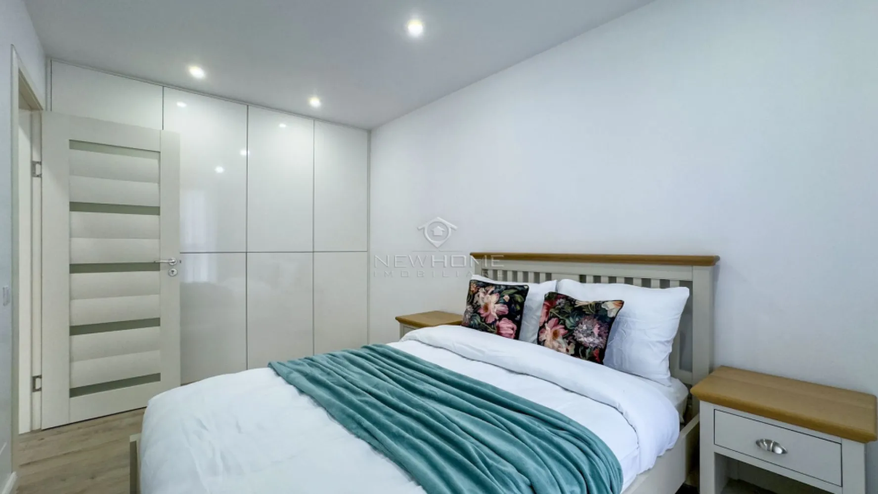 Apartament cu 3 camere de închiriat în zona Centrală