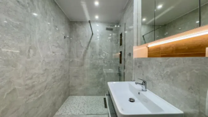 Apartament cu 3 camere de închiriat în zona Centrală