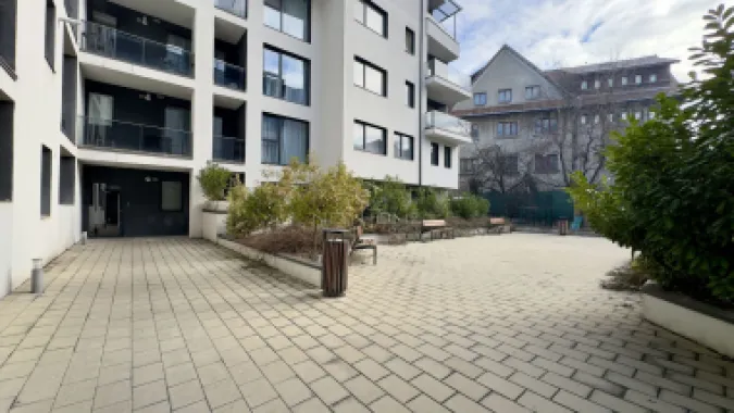 Apartament cu 3 camere de închiriat în zona Centrală