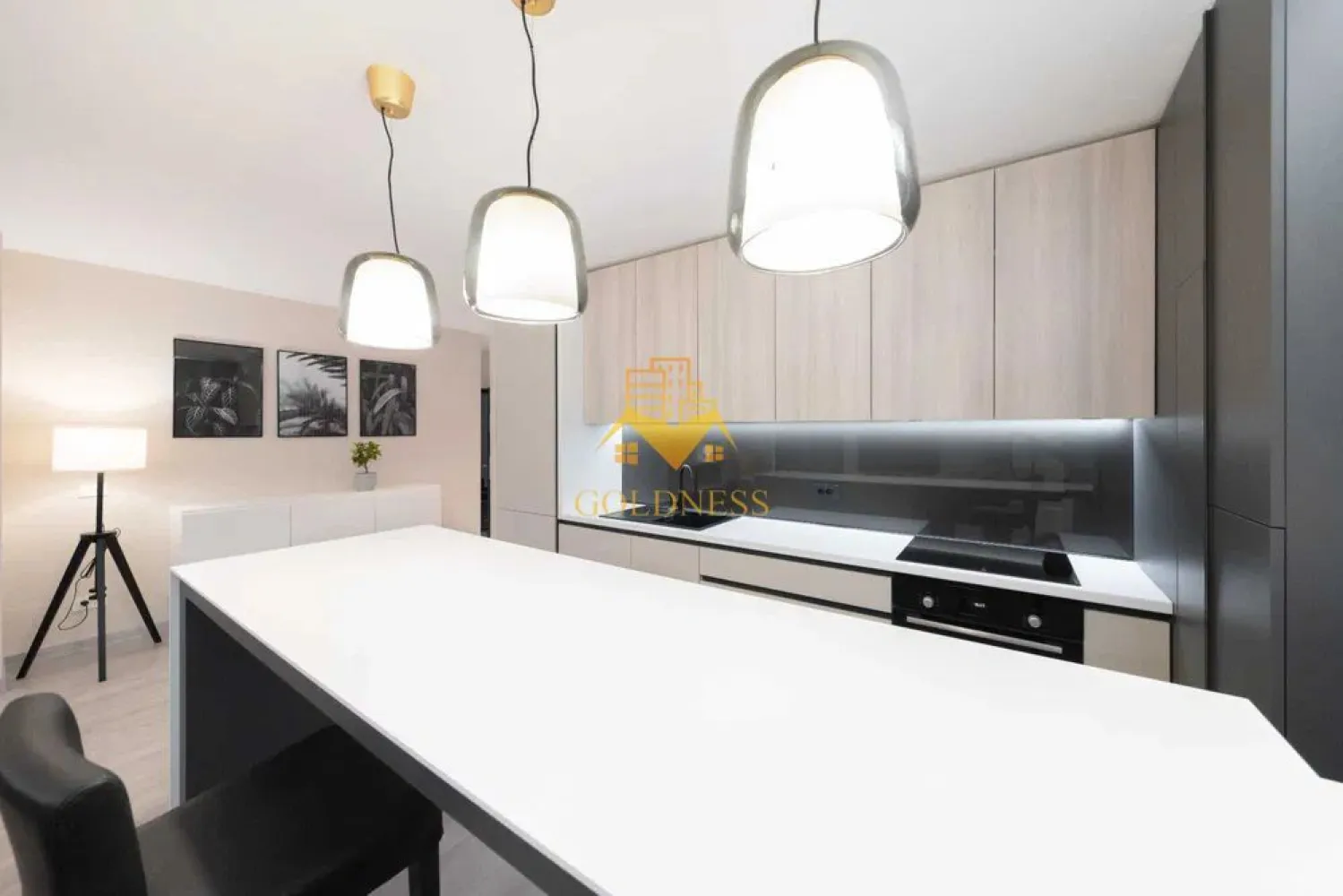 3 camere open space, Lux, Parcare Subterana,UTCN, Revo,Andrei Muresanu - GOLDNESS Imobiliare vă propune spre închiriere un apartament cu 3 camere complet mobilat și utilat, la etajul 3 într-un imobil de 4 etaje, în Cartierul Andrei Muresanu.
Dispune de loc de parcare subteran!
Se află în apropierea stațiilor de transport în comun, magazine, restaurante, spații verzi, farmacii, etc. 

Apartamentul este compartimentat astfel:
 - dormitor cu pat matrimonial, dressing, noptiere
 - dormitor, se poate mobila la cerere
 - living cu bucatarie open space complet utilată și mobilată, canapea extensibilă, loc de servit masa 
 - baie cu cabina de dus, calorifer port prosop și dulap pentru depozitare.
 - balcon de 8 mp.

Imobilul este dotat cu toate cele necesare- centrală proprie, frigider, plita, hotă, mașină de spălat haine, etc. 

Dacă sunteți interesați de acest apartament și doriți să îl vizionați, dar și pentru alte oferte nu ezitați să ne contactați telefonic sau prin e-mail. Vă stăm la dispoziție!
Pentru intermediere se percepe un comision de 50% din prețul chiriei!