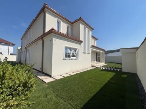 Vila EXCLUSIVISTA cu Piscina, Garaj si 3 Terase