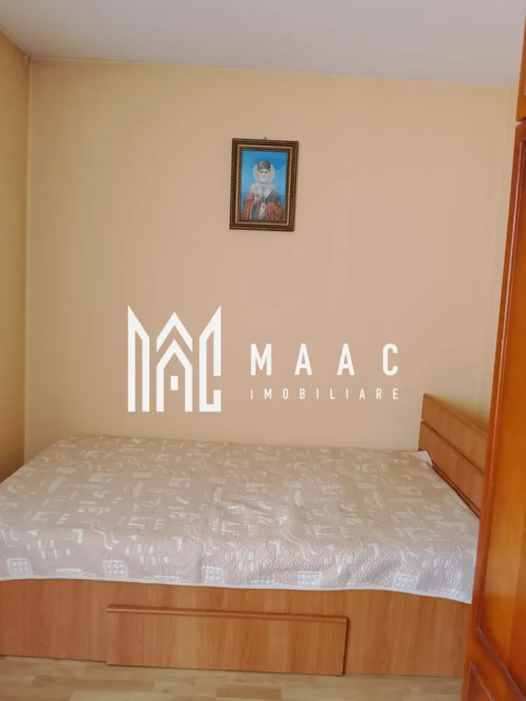 Apartament I 2 Camere I 48 MPU I Etaj 2 I Vasile Milea - MAAC Imobiliare vă propune spre vânzare un apartament cu 2 camere, decomandat, situat la etajul 2 din 3, într-una dintre cele mai apreciate zone din Sibiu, ideal atât pentru locuit, cât și pentru investiție.

Locuința are o suprafață utilă de 48 mp și beneficiază de o compartimentare practică și eficientă, oferind confort și intimitate. Apartamentul dispune de o bucătărie închisă, perfectă pentru cei care își doresc un spațiu separat pentru gătit, precum și de o baie spațioasă, dotată cu cadă și geam de aerisire naturală.

Poziționarea excelentă oferă acces rapid către magazine, mijloace de transport, școli și puncte de interes ale orașului, fiind o alegere foarte bună pentru un stil de viață confortabil.

Pentru mai multe detalii și programarea unei vizionări, vă rugăm să contactați MAAC Imobiliare și să menționați la telefon numărul : CP3105506