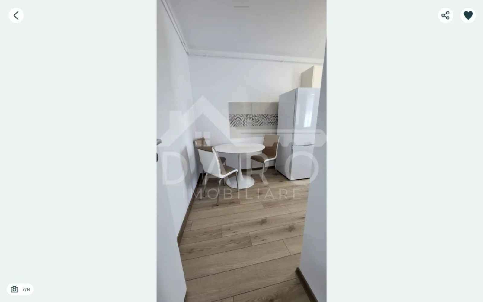 Vănd apartament cu o camera la Maurer - VÂND apartament cu o camera decomandat (STUDIO) în complex MAURER, complet mobilat si UTILAT modern, lux. Apartamentul este compus dintr-o cameră si bucătărie (open space, dar care pot fi separate printr-un perete glisant, cu telecomandă, in living și bucătărie separate) respectiv hol, baie generoasă , debara si balcon.
Se vinde complet mobilat, cu mobilier de calitate superioara si aparatură electrocasnica( plită, cuptor electric, frigider, mașină de spălat performanta.) De asemenea, Studioul este dotat cu aer condiționat. 
Apartamentul deține o boxă la subsolul imobilului. 
Separat, se poate achiziționa un loc de parcare exterior, la prețul de 6000 de euro.