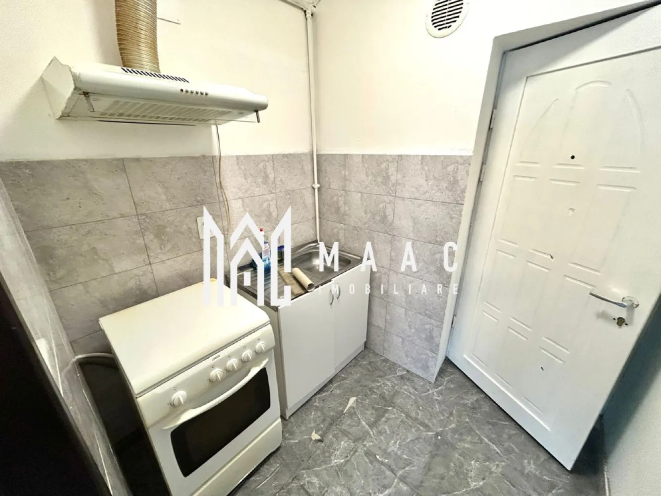 Garsonieră Renovată | Parter Înalt | Mobilată Complet | Terezian