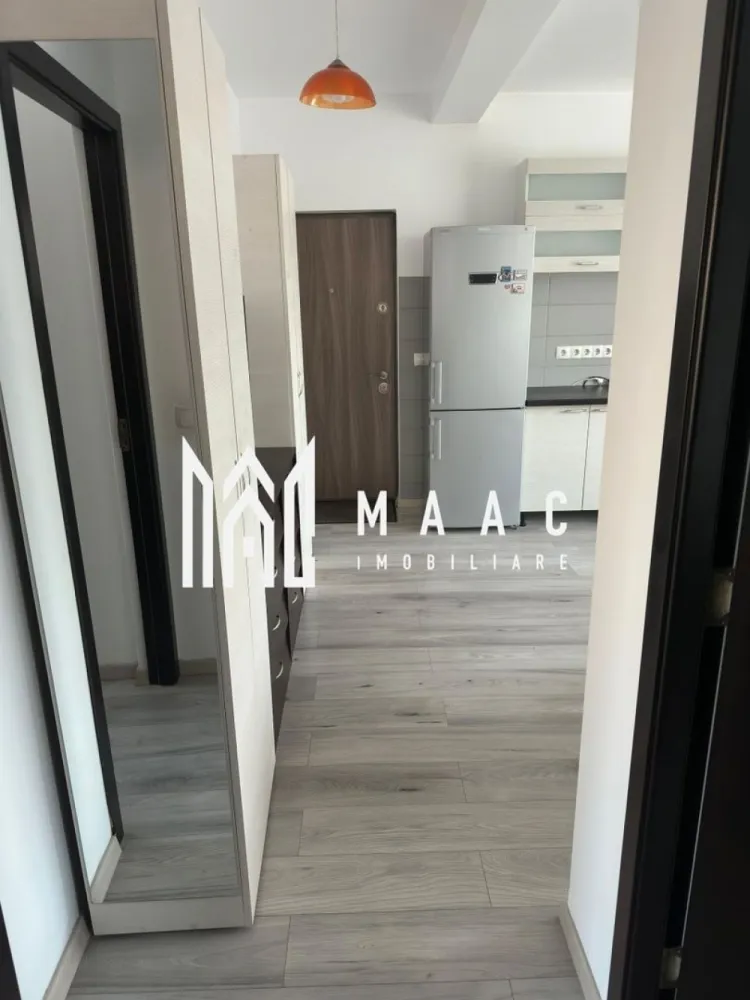 Apartament 2 camere | Decomandat | Mobilat și utilat | Etaj 2/3 | Arhitectilor - Maac Imobiliare prezintă spre vânzare un apartament cu 2 camere, decomandat, situat în cartierul Arhitecților Proprietatea este amplasată la etajul 2 din 3 al unui imobil construit în anul 2016, cu o suprafață utilă de 50 mp, la care se adaugă un balcon de 4 mp. Apartamentul se vinde complet mobilat și utilat, exact cum se vede în fotografii, fiind ideal atât pentru locuință personală, cât și pentru investiție. Blocul este izolat termic și se află într-o zonă liniștită, cu acces facil către supermarketuri și alte puncte de interes. În preț este inclus și un loc de parcare privat, situat în fața blocului. Se acceptă și credit ipotecar Pentru mai multe informații, vă rugăm să menționați ID-ul anunțului CP2491076 }}