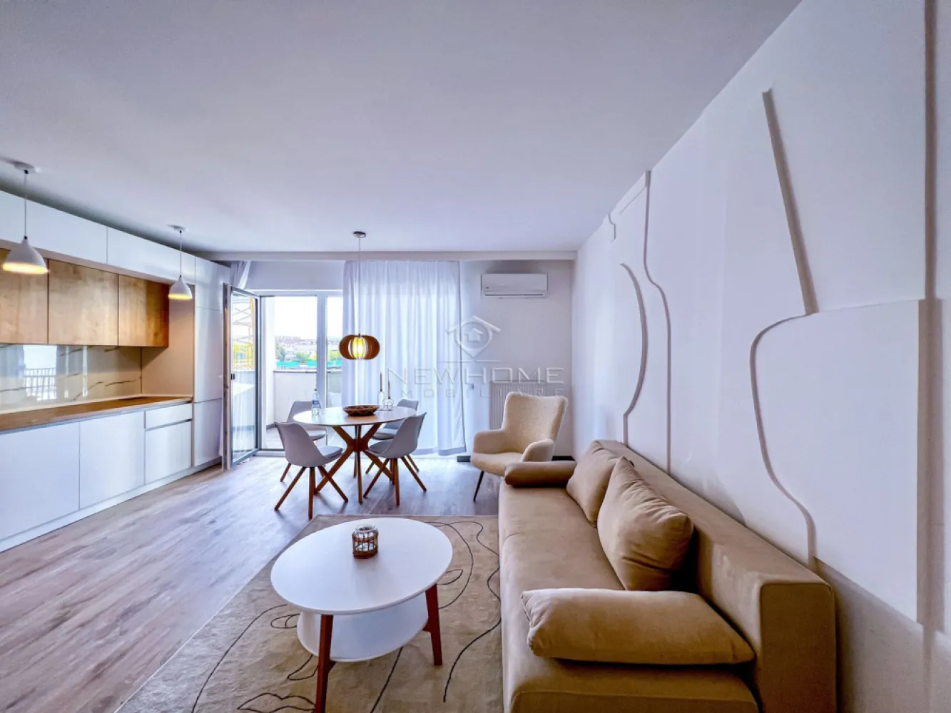 Apartament 2 camere zona Iulius Mall Gheorgheni - New HOME Imobiliare ofera spre inchiriere apartament modern cu 2 camere 50 mp, terasa generoasa, in bloc nou, etaj intermediar ansamblul Mon Jardin din Sopor. In proximitate se afla magazine alimentare, spatii comerciale, Iulius Mall. Finisaje de lux, aer condiționat, TV, masina de spălat, frigiter etc. Inclus în preț și un loc de parcare în garajul subteran. Avand in vedere poziția si avantajele zonei este una de interes maxim, datorita pozitionarii fiind in apropiere de centru comercial Iulius Mall, Business centre, facultatea FSEGA, Porsche Engineering, baza Sportiva, Iulius Park, etc. Pentru mai multe informatii si pentru a programa o vizionare, contactati-ne cu incredere!
