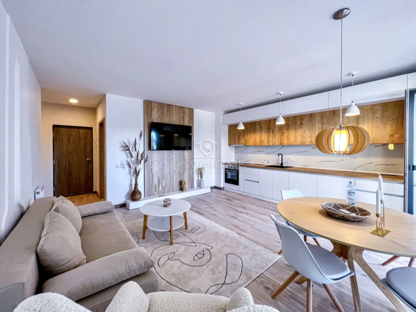 Apartament 2 camere zona Iulius Mall Gheorgheni - New HOME Imobiliare ofera spre inchiriere apartament modern cu 2 camere 50 mp, terasa generoasa, in bloc nou, etaj intermediar ansamblul Mon Jardin din Sopor. In proximitate se afla magazine alimentare, spatii comerciale, Iulius Mall. Finisaje de lux, aer condiționat, TV, masina de spălat, frigiter etc. Inclus în preț și un loc de parcare în garajul subteran. Avand in vedere poziția si avantajele zonei este una de interes maxim, datorita pozitionarii fiind in apropiere de centru comercial Iulius Mall, Business centre, facultatea FSEGA, Porsche Engineering, baza Sportiva, Iulius Park, etc. Pentru mai multe informatii si pentru a programa o vizionare, contactati-ne cu incredere!