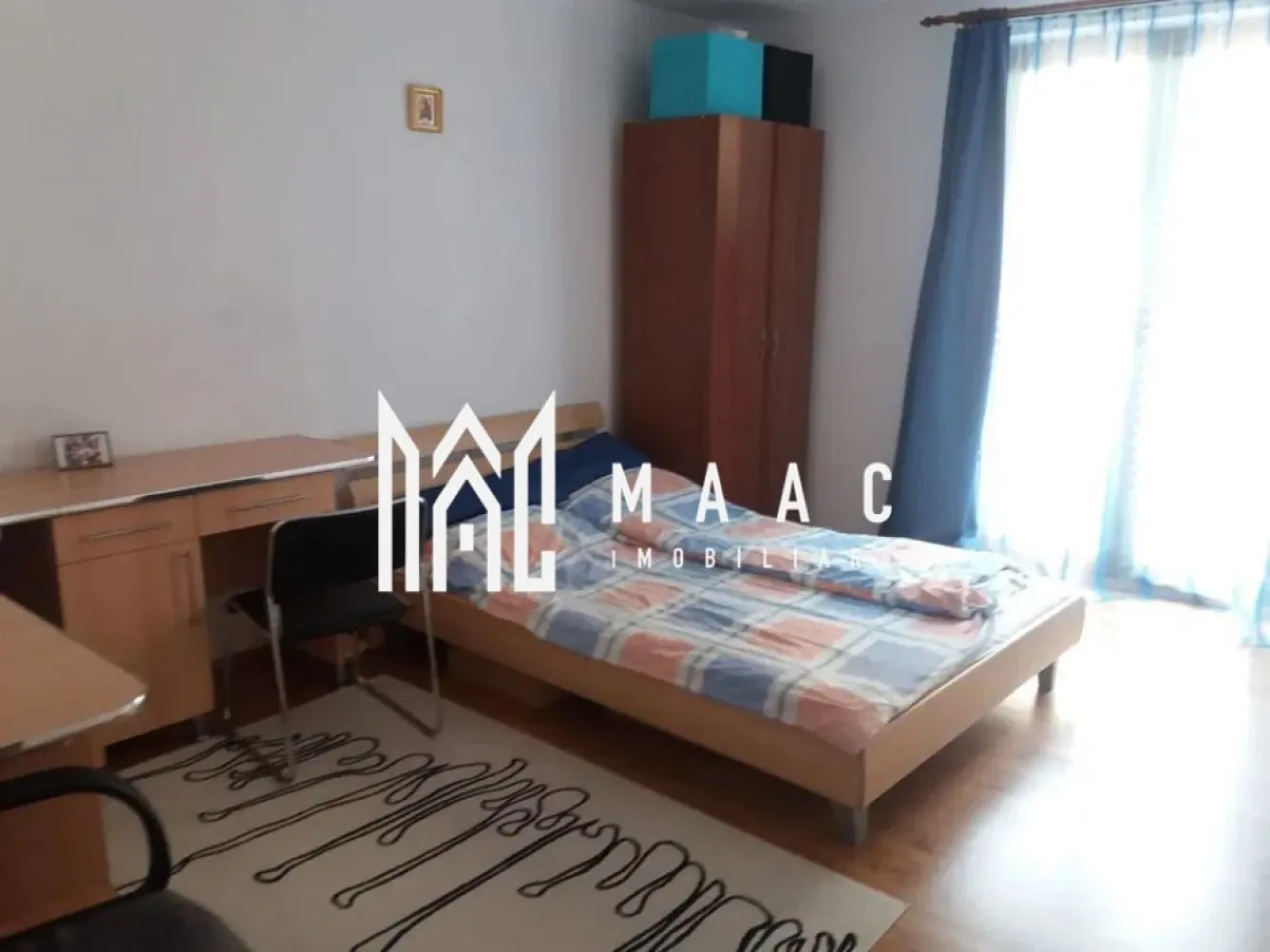 Apartament 3 camere la casa | Turnisor | Curte comuna - Apartament cu 3 Camere la Parter. Preț de Vânzare: 175.000 NEGOCIABIL Suprafață Utilă: 100 de mp Detalii Apartament: Anul Construcției: 2011, asigurând o structură solidă. Compartimentare: 3 Camere: Cu un design spațios și confortabil. 2 Dormitoare: Pentru odihnă și intimitate. 1 Bucătărie Deschisă: Ideală pentru întâlniri cu familia și prietenii. 1 Baie cu Cadă: Dotată cu facilități moderne pentru relaxare și răsfăț. 1 Balcon Micuț și Cochet: Un spațiu plăcut pentru a savura o ceașcă de cafea. Pivniță Inclusă: Spațiu suplimentar pentru depozitare sau proiecte personale. Acces Auto: Situat într-o zonă cu acces auto facil, curte comuna pentru confortul dvs. și al familiei. Complet Mobilat și Utilat: Apartamentul este pregătit pentru a vă oferi tot confortul de care aveți nevoie. Mobilier si echipamente incluse. Această proprietate reprezintă o oportunitate excelentă pentru cei care caută un apartament spațios și bine întreținut, potrivit pentru o familie sau pentru cei care doresc să se bucure de un stil de viață confortabil la parter. Pentru mai multe informații sau pentru a programa o vizionare, nu ezitați să ne contactați, specificand ID CP1777957 }}