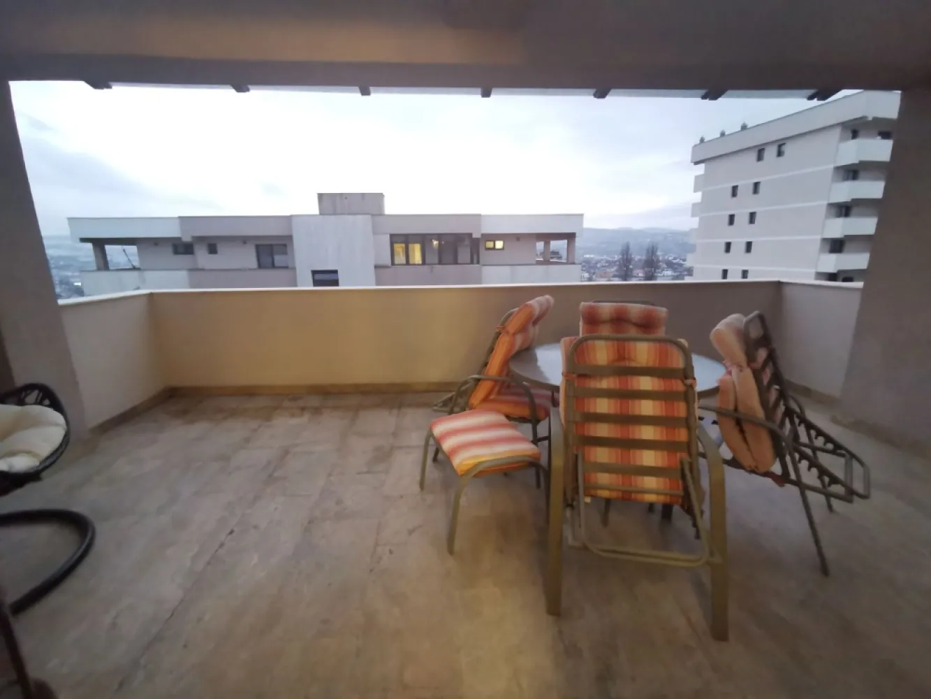 Penthouse , zona Isu
