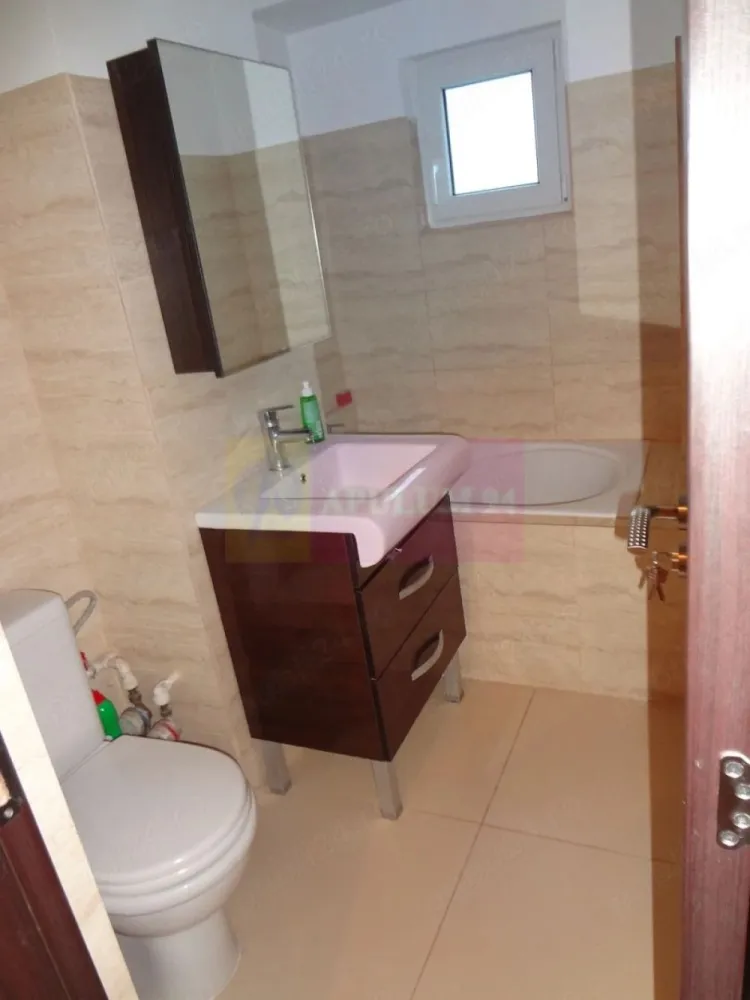 Garsoniera Calea Crangasi langa parc si lac etj 3 bloc 1986 - Agentia Imobiliara Apulum 94, va ofera spre vanzare o garsoniera in Crangasi.
Este pozitionata chiar pe Calea Crangasi in fata parcului si lac cu vedere pe spate ( este liniste)
8 minute pana la metrou si tramvai 41

Se vinde mobilata si utilata complet (combina frigorifica Samsung, masina spalat Indesit, Aer C Nordstar) mutare imediata sau posibilitate inchiriere rapida (zona este f cautata).
Balcon inchis cu termopan.

Blocul este termoizolat de primarie (lucrare de calitate )

In apropiere supermarketuri multe si piata.
Suprafata utila 27 mp
Intretinere mica
