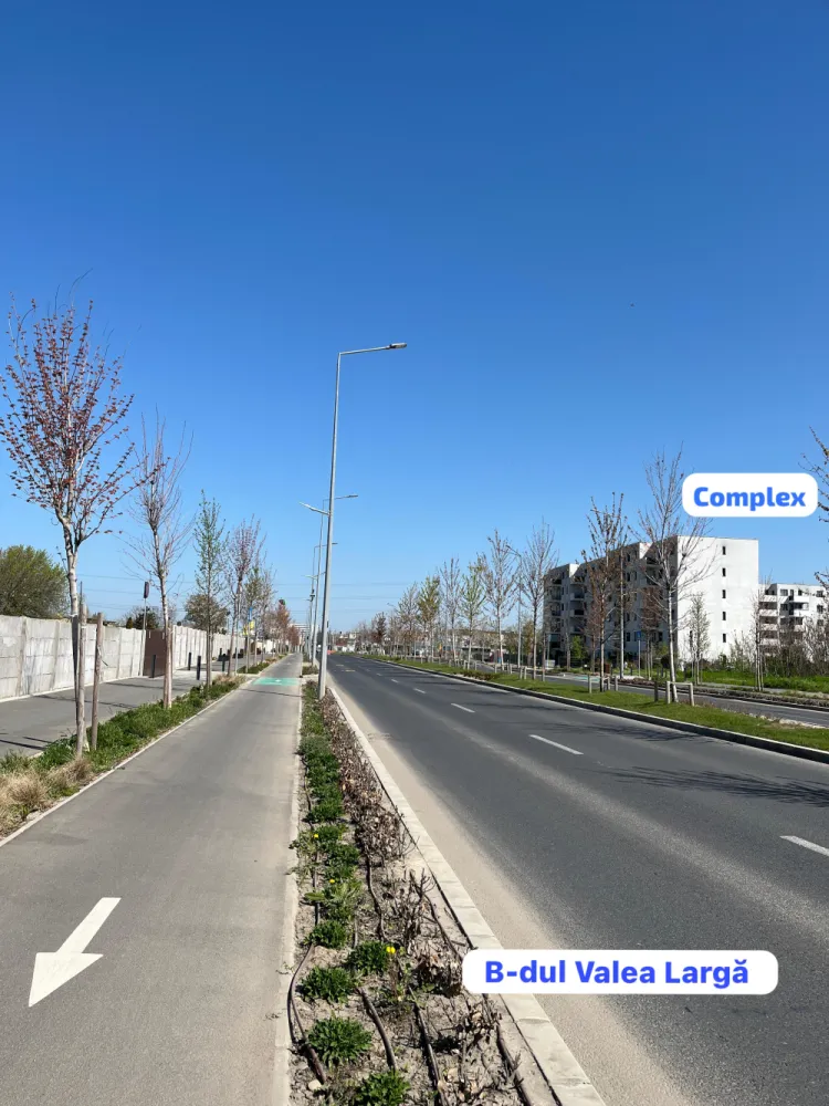 Apartament cu 2 camere, B-dul Timișoara, (Valea Largă), Sector 6 - –Ofer spre vânzare un apartament cu 2 camere semidecomandat, cu aer condiționat, mobilat și utilat, situat la etajul 4 din 5, în bloc nou din anul 2020, cu suprafața utilă de 50,50 mp plus terasa de 7,13 mp. Încălzirea este în pardoseală cu centrală proprie. Apartamentul este situat într-un complex rezidențial cu spații verzi, barieră, lift și este supravegheat video.–Accesul la punctele de interes din zonă: în apropiere se află Mall Plaza România, Selgros, Dedeman, Profi, La Doi Pași, etc. Transportul în comun: stații STB care se află în apropiere (autobuzele 106/221/322 la 200m, troleibuzul 93 la 400m și tramvaiul 25 la 200m), iar stațiile de metrou Preciziei și Valea Ialomiței sunt accesibile în aproximativ 15 minute.–Drumul Valea Largă este cel mai nou bulevard din București, fiind construit de la zero. Are câte două benzi pe sens, inclusiv pistă de biciclete. Acesta este finalizat complet și deschis circulației publice de peste un an de zile.–Pentru mai multe imagini și stabilirea unei vizionări mă puteți contacta.*NU COLABOREZ CU AGENȚII.