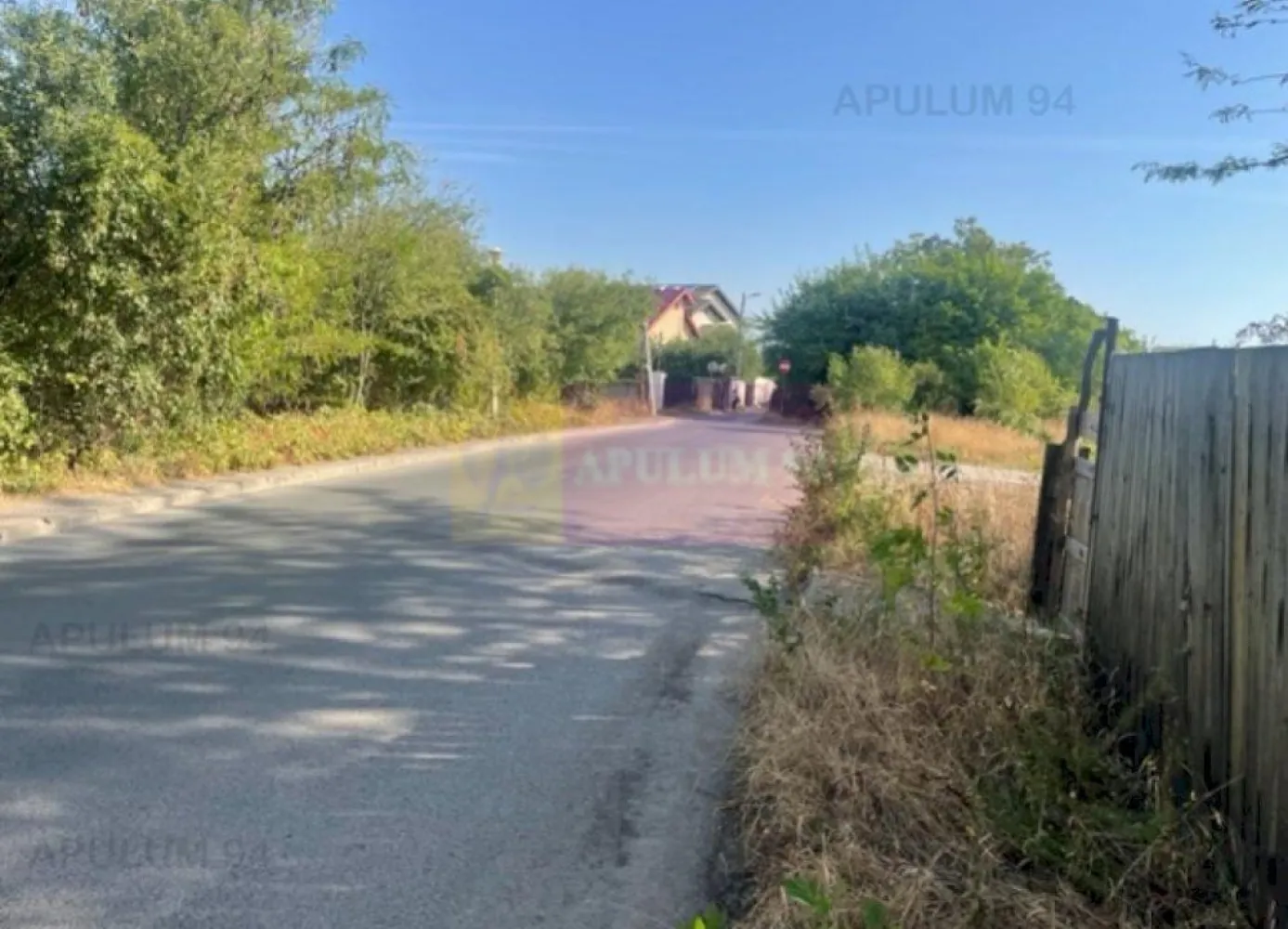 Teren Prelungirea Ghencea- Dr Ghindari. - Compania imobiliara Apulum 94 va propune un teren situat in zona Prelungirea- Ghencea, Drumul Ghindari, Sectorul 5.
Terenul are o suprafata totala de 5031 mp, cu o deschidere stradala de 61 ml. 
In fata terenului, pe strada trec toate utilitatile- apa, canal, gaze, curent.
Exista certificat de urbanism pentru informare care incadreaza terenul in regim de inaltime P+2; POT= 45%; CUT= 1,3.
Pentru vizionare si mai multe detalii nu ezitati sa ma contactati pe nr 0733.683.446- Laura Ionescu.
