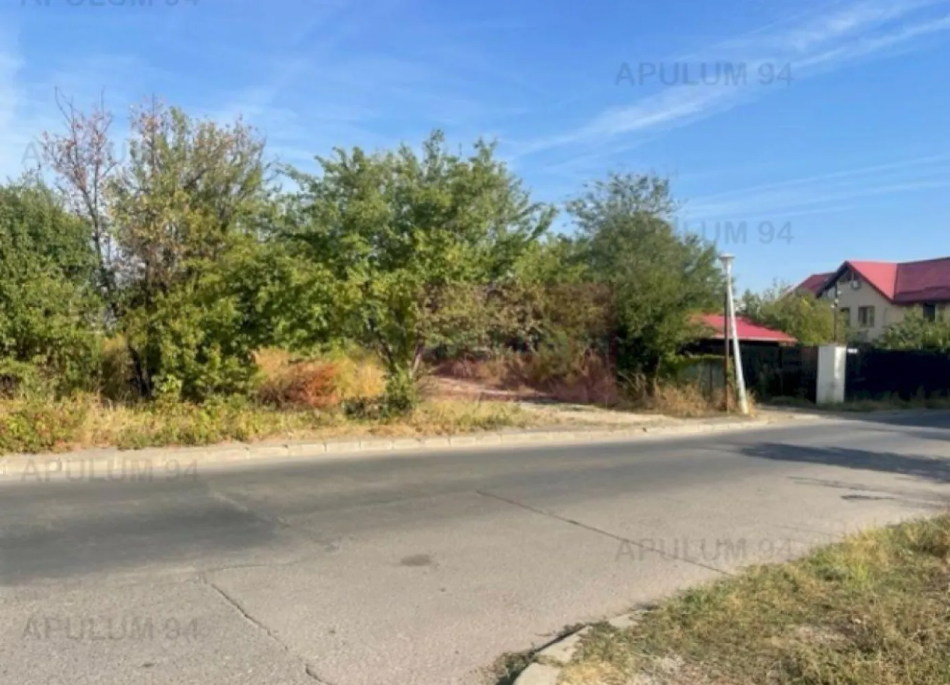 Teren Prelungirea Ghencea- Dr Ghindari. - Compania imobiliara Apulum 94 va propune un teren situat in zona Prelungirea- Ghencea, Drumul Ghindari, Sectorul 5.
Terenul are o suprafata totala de 5031 mp, cu o deschidere stradala de 61 ml. 
In fata terenului, pe strada trec toate utilitatile- apa, canal, gaze, curent.
Exista certificat de urbanism pentru informare care incadreaza terenul in regim de inaltime P+2; POT= 45%; CUT= 1,3.
Pentru vizionare si mai multe detalii nu ezitati sa ma contactati pe nr 0733.683.446- Laura Ionescu.