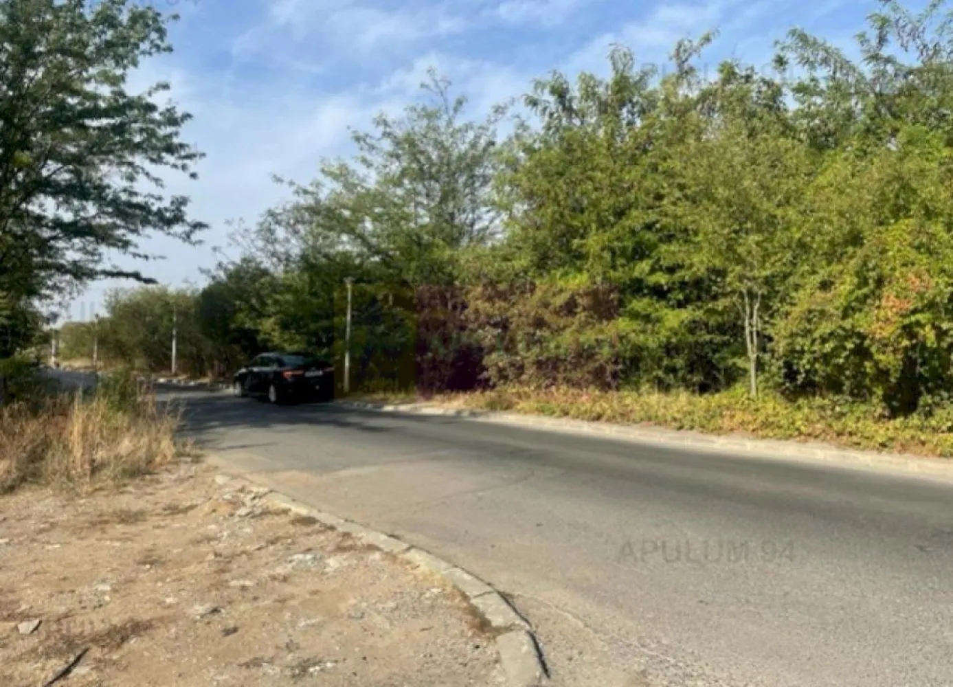 Teren Prelungirea Ghencea- Dr Ghindari. - Compania imobiliara Apulum 94 va propune un teren situat in zona Prelungirea- Ghencea, Drumul Ghindari, Sectorul 5.
Terenul are o suprafata totala de 5031 mp, cu o deschidere stradala de 61 ml. 
In fata terenului, pe strada trec toate utilitatile- apa, canal, gaze, curent.
Exista certificat de urbanism pentru informare care incadreaza terenul in regim de inaltime P+2; POT= 45%; CUT= 1,3.
Pentru vizionare si mai multe detalii nu ezitati sa ma contactati pe nr 0733.683.446- Laura Ionescu.