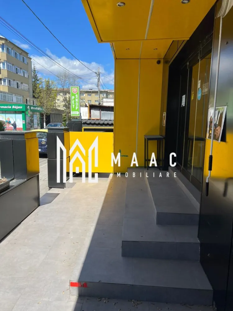 Spatiu comercial | Preluare afacere | Shaormerie - MAAC Imobiliare vă propune spre preluare o afacere tip fast-food / shaormerie complet funcțională, pregătită pentru continuarea activității imediat, fără investiții suplimentare.

Locația este situată pe strada Mihai Viteazu, în zona „La Mese” – Nord, într-un punct cu vad comercial deja format și cunoscut publicului ca fosta Shaormerie Basarab. Spațiul beneficiază de o poziționare foarte bună, trafic intens și vizibilitate excelentă.

Afacerea se predă complet utilată profesional, cu toate bunurile fixe necesare desfășurării activității, oferind posibilitatea începerii imediate a activității. Spațiul are o suprafață de aproximativ 50 mp și dispune de terasă pentru clienți, fiind amenajat modern, cu fațadă ventilată tip bond, ceea ce îi oferă un aspect comercial atractiv și profesionist.

Locația se preia în regim de chirie și reprezintă o oportunitate foarte bună pentru dezvoltarea unui business în domeniul fast-food, într-o zonă cu potențial și clientelă formată.

Pentru detalii suplimentare și vizionări:
MAAC Imobiliare.

ID: CP3106504