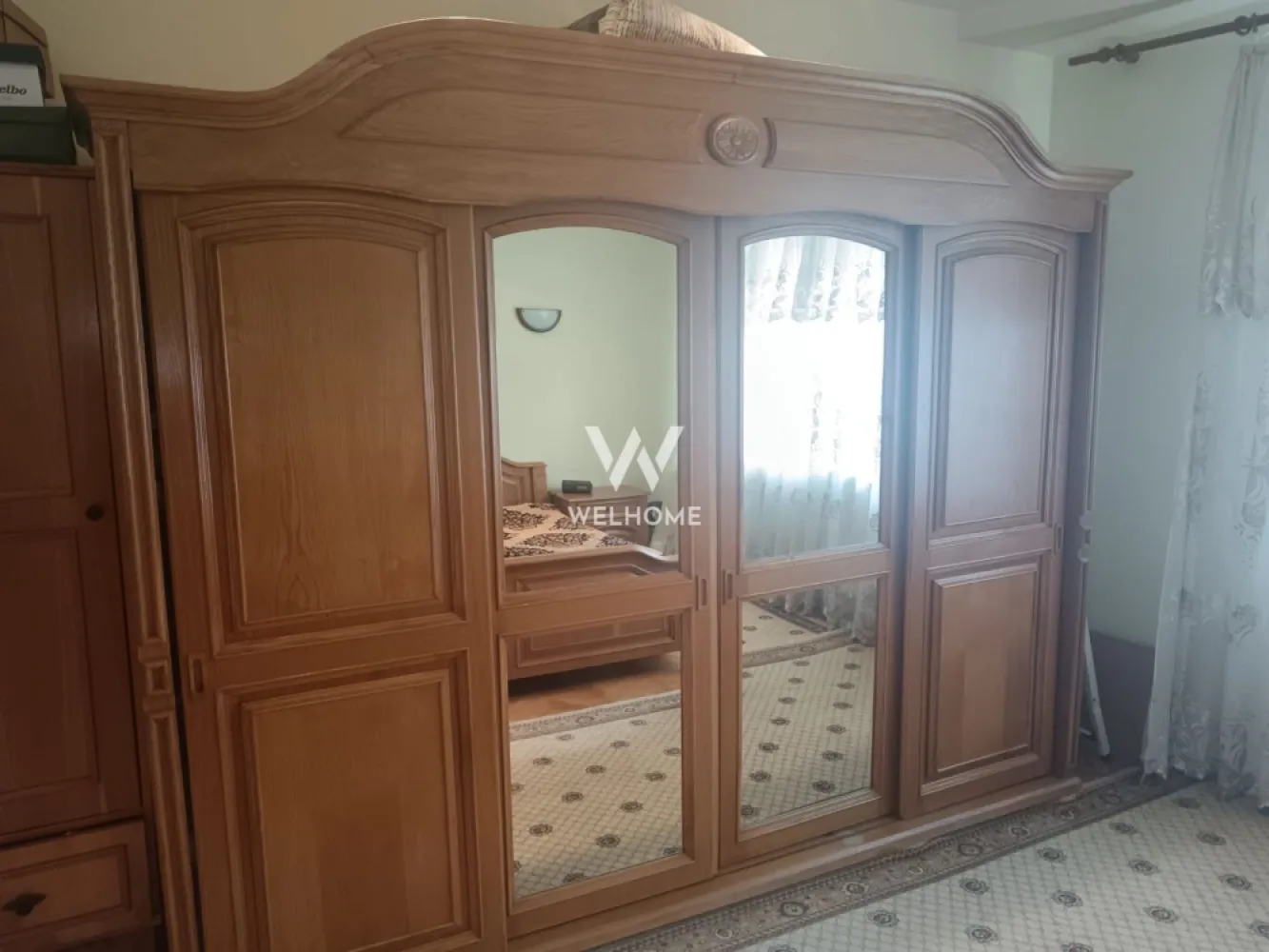 Casă individuală cu 2 apartamente separate, teren 650 mp, garaj și terasă