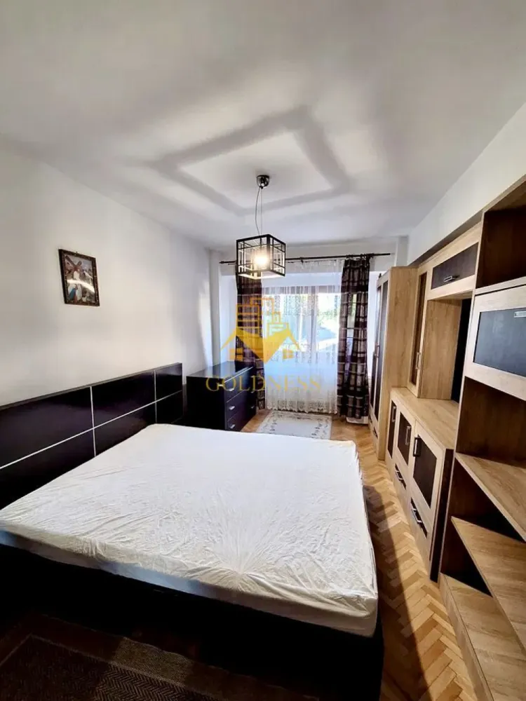 2 camere, Modern, USAMV, Profi, MOL, Calea Manastur,Kaufland, Manastur - GOLDNESS Imobiliare vă propune spre închiriere un apartament cu 2 camere complet mobilat și utilat, la etajul 1 într-un imobil de 8 etaje, în Cartierul Manastur.
Posibilitate de parcare in zona!
Se află în apropierea stațiilor de transport în comun, magazine, restaurante, spații verzi, farmacii, etc. 

Apartamentul este compartimentat astfel:
 - dormitor cu pat matrimonial, dressing, dulapuri generoase pentru depozitat, noptiere
 - living cu canapea, comoda tv, televizor, dulapuri pentru depozitat
 - bucatarie complet utilată și mobilată, loc de servit masa 
 - baie cu cada, calorifer port prosop și dulap pentru depozitare.
 - balcon de 8 mp.

Imobilul este dotat cu toate cele necesare- centrală proprie, frigider, aragaz, hotă, mașină de spălat haine si vase, etc. 

Dacă sunteți interesați de acest apartament și doriți să îl vizionați, dar și pentru alte oferte nu ezitați să ne contactați telefonic sau prin e-mail. Vă stăm la dispoziție!
Pentru intermediere se percepe un comision de 50% din prețul chiriei!