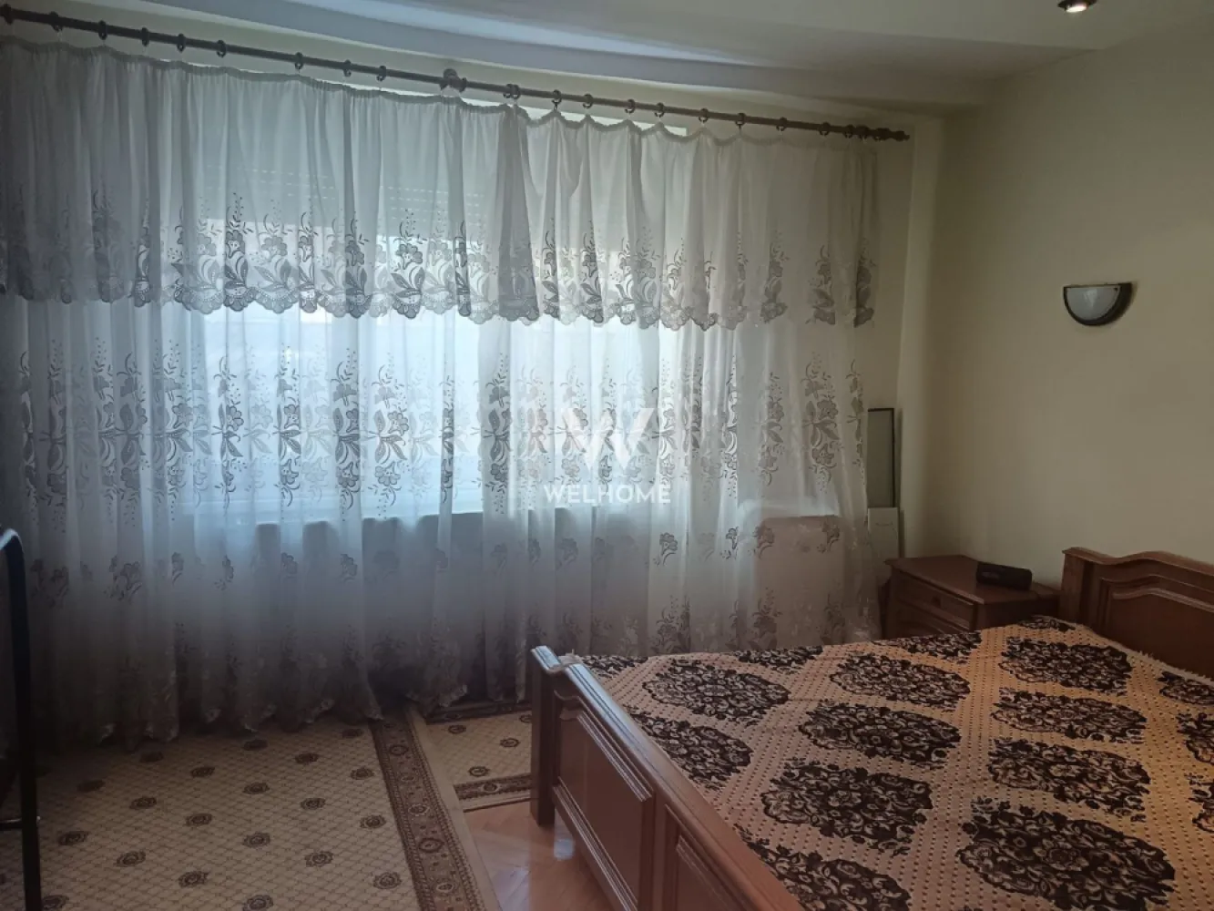 Casă individuală cu 2 apartamente separate, teren 650 mp, garaj și terasă